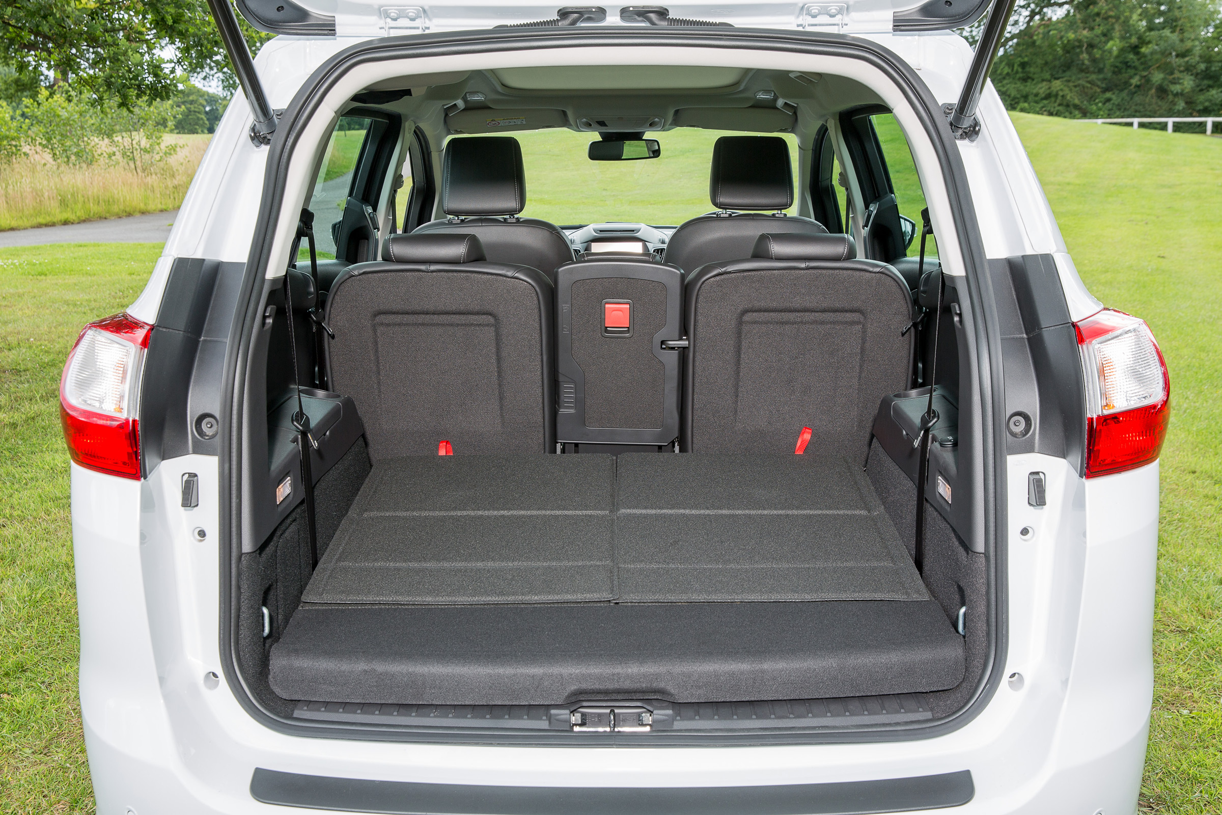 Ford Grand C-MAX 2016 - boot five seats