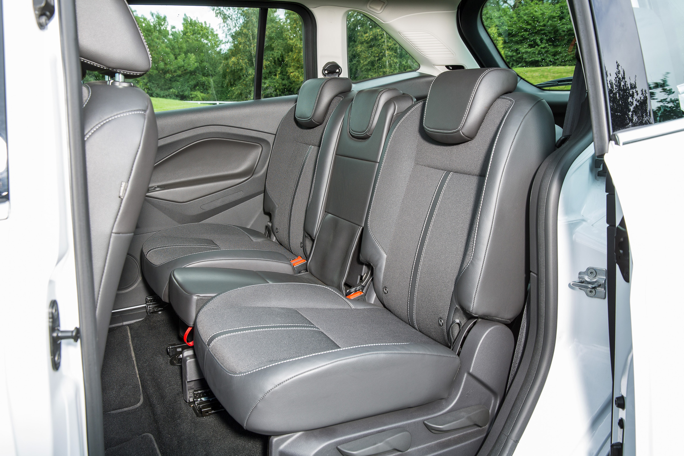 Ford Grand C-MAX 2016 - rear seat