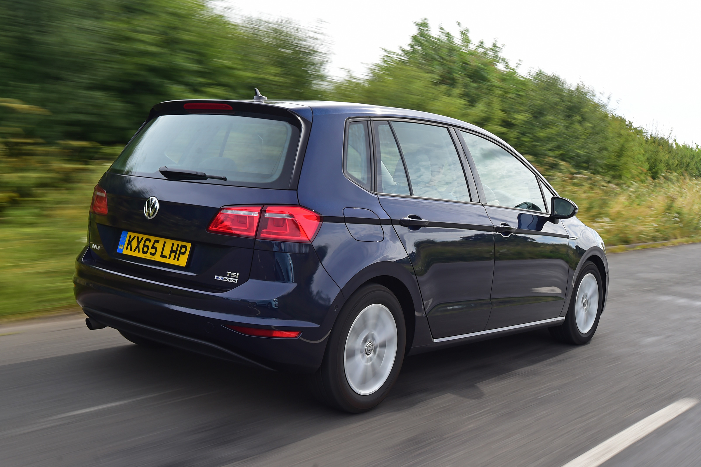 Volkswagen Golf SV BlueMotion TSI 2016 - rear tracking