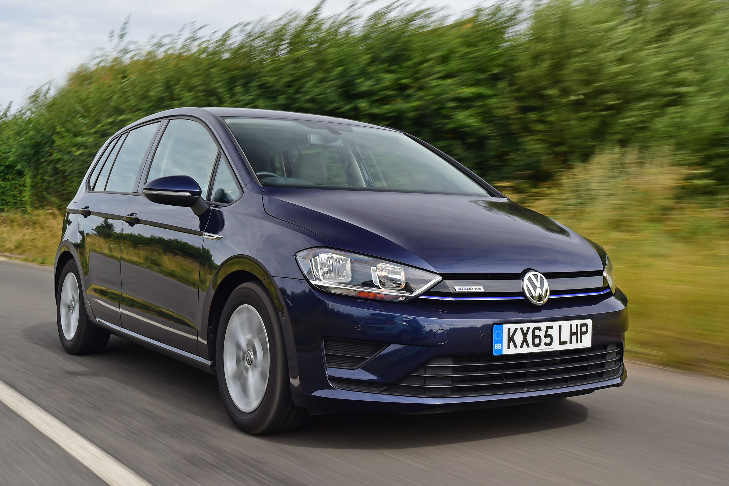 Volkswagen Golf SV BlueMotion TSI 2016 - front tracking