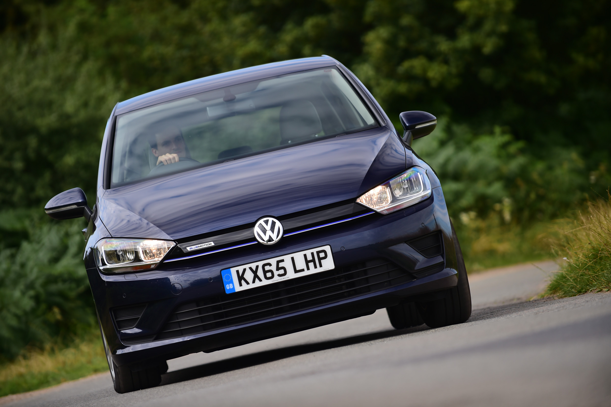 Volkswagen Golf SV BlueMotion TSI 2016 - front cornering