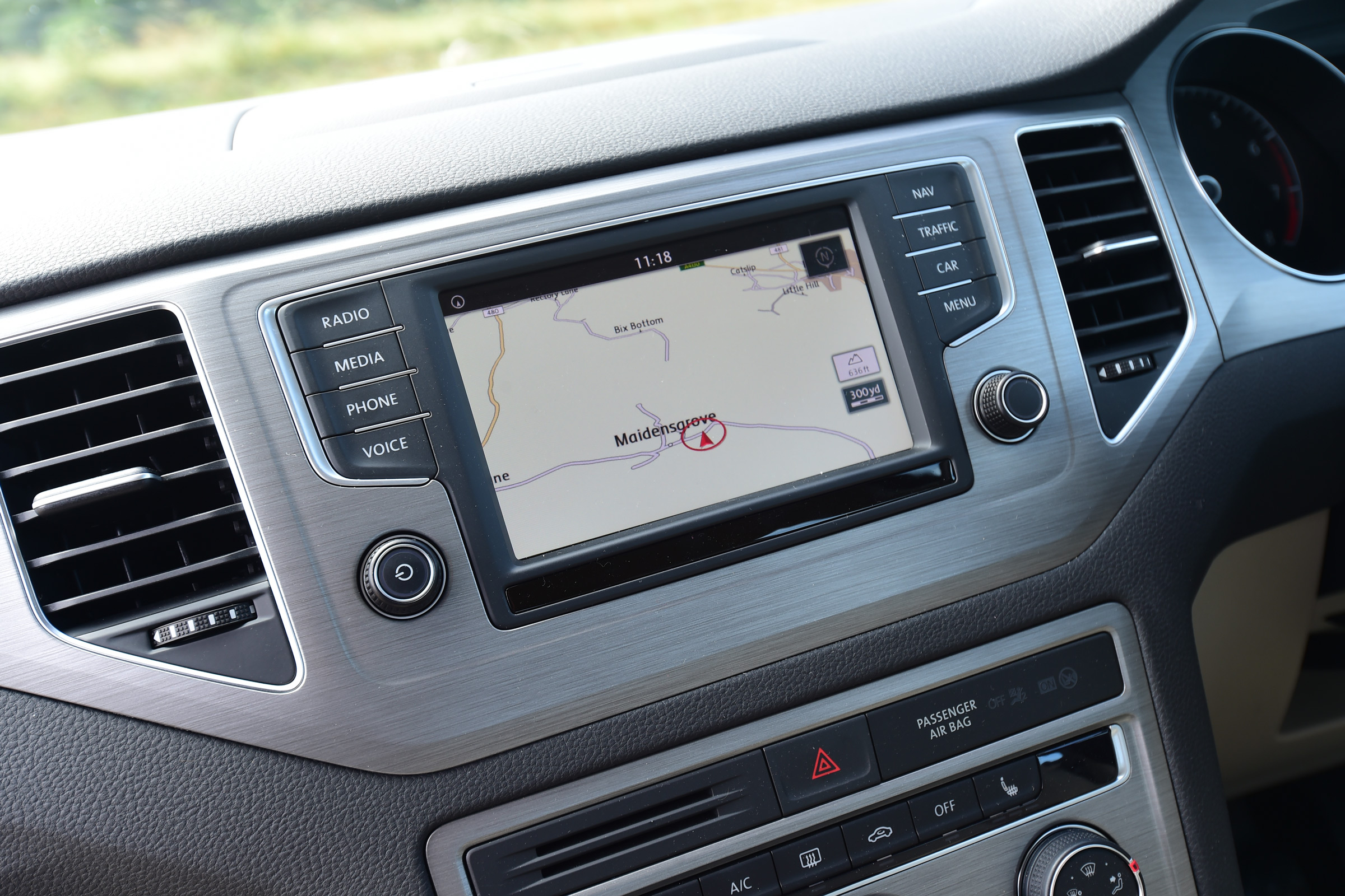 Volkswagen Golf SV BlueMotion TSI 2016 - dashboard