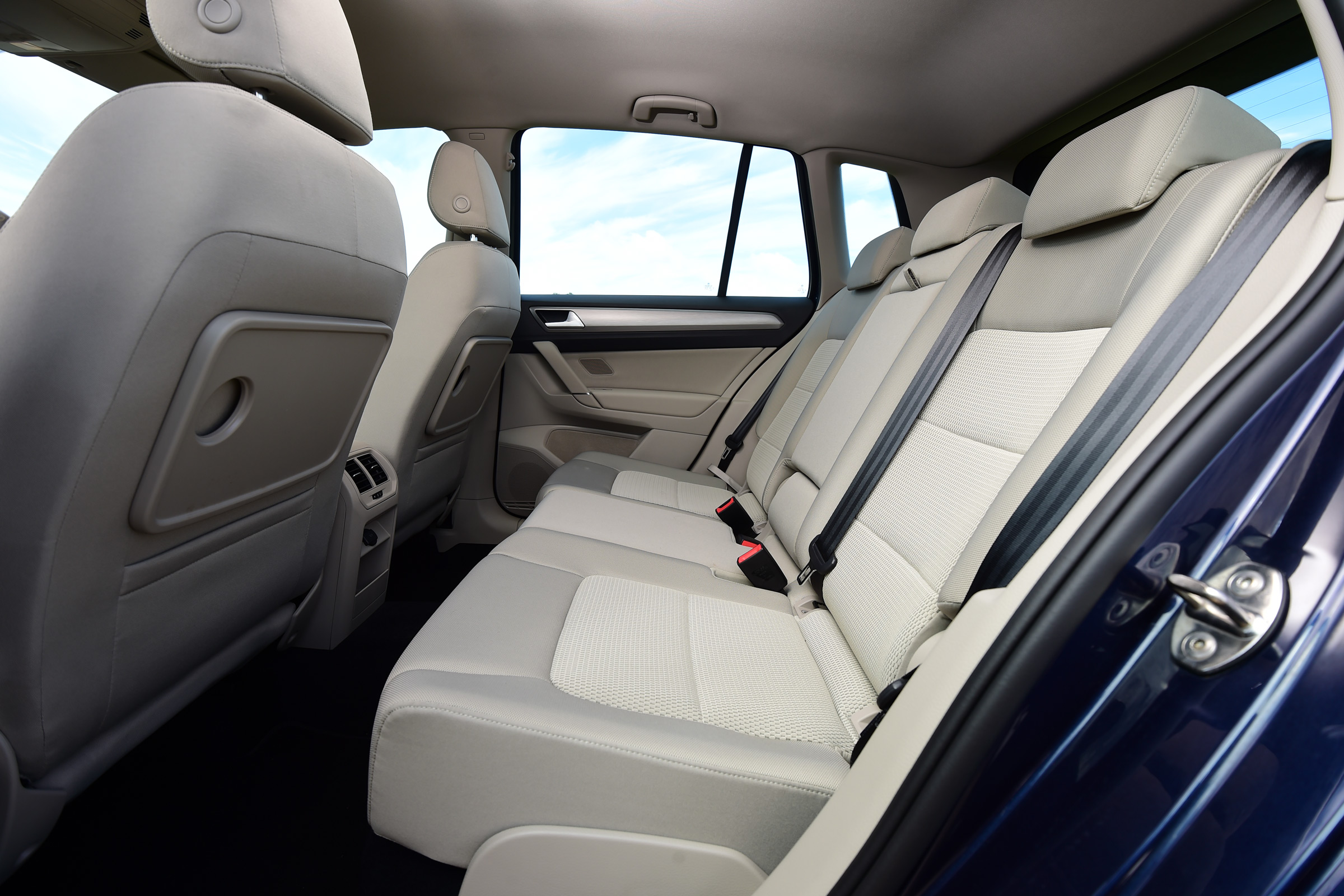 Volkswagen Golf SV BlueMotion TSI 2016 - rear seats
