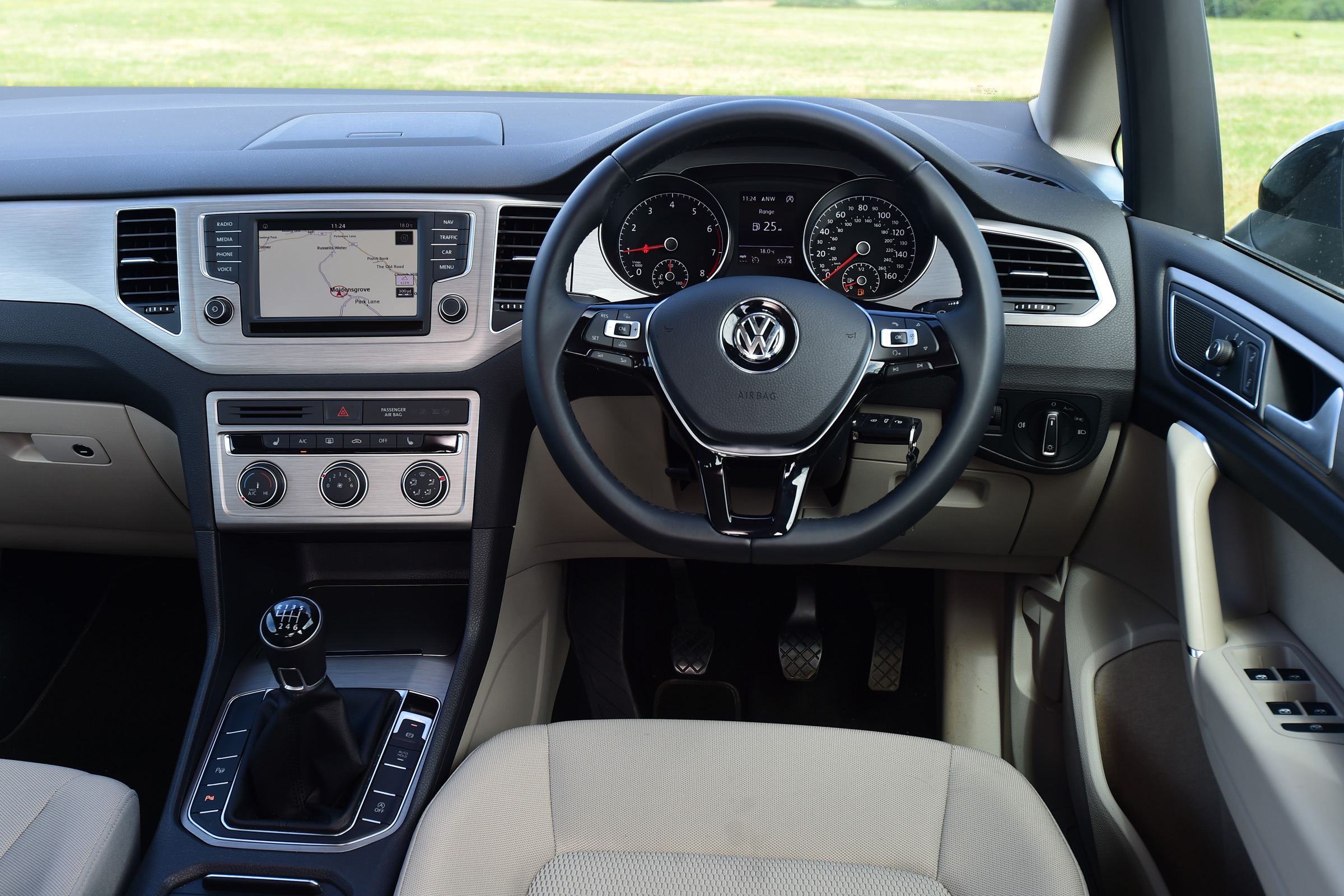 Volkswagen Golf SV BlueMotion TSI 2016 - interior