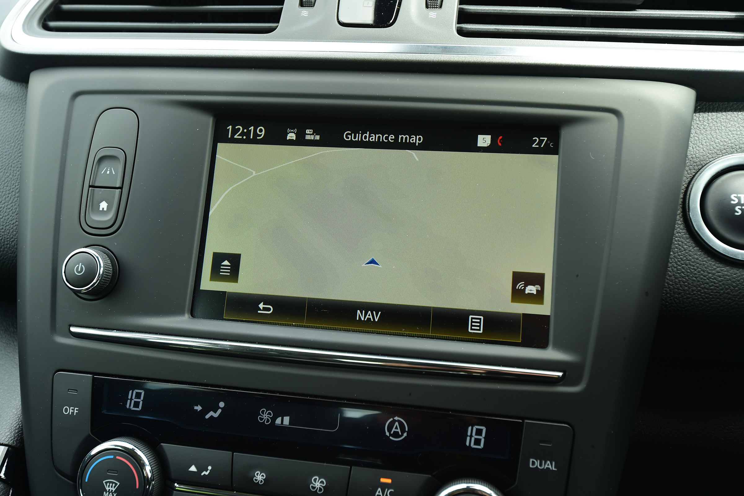 MG GS vs rivals - Renault Kadjar infotainment