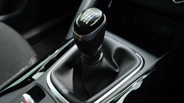 MG GS vs rivals - Renault Kadjar gearstick