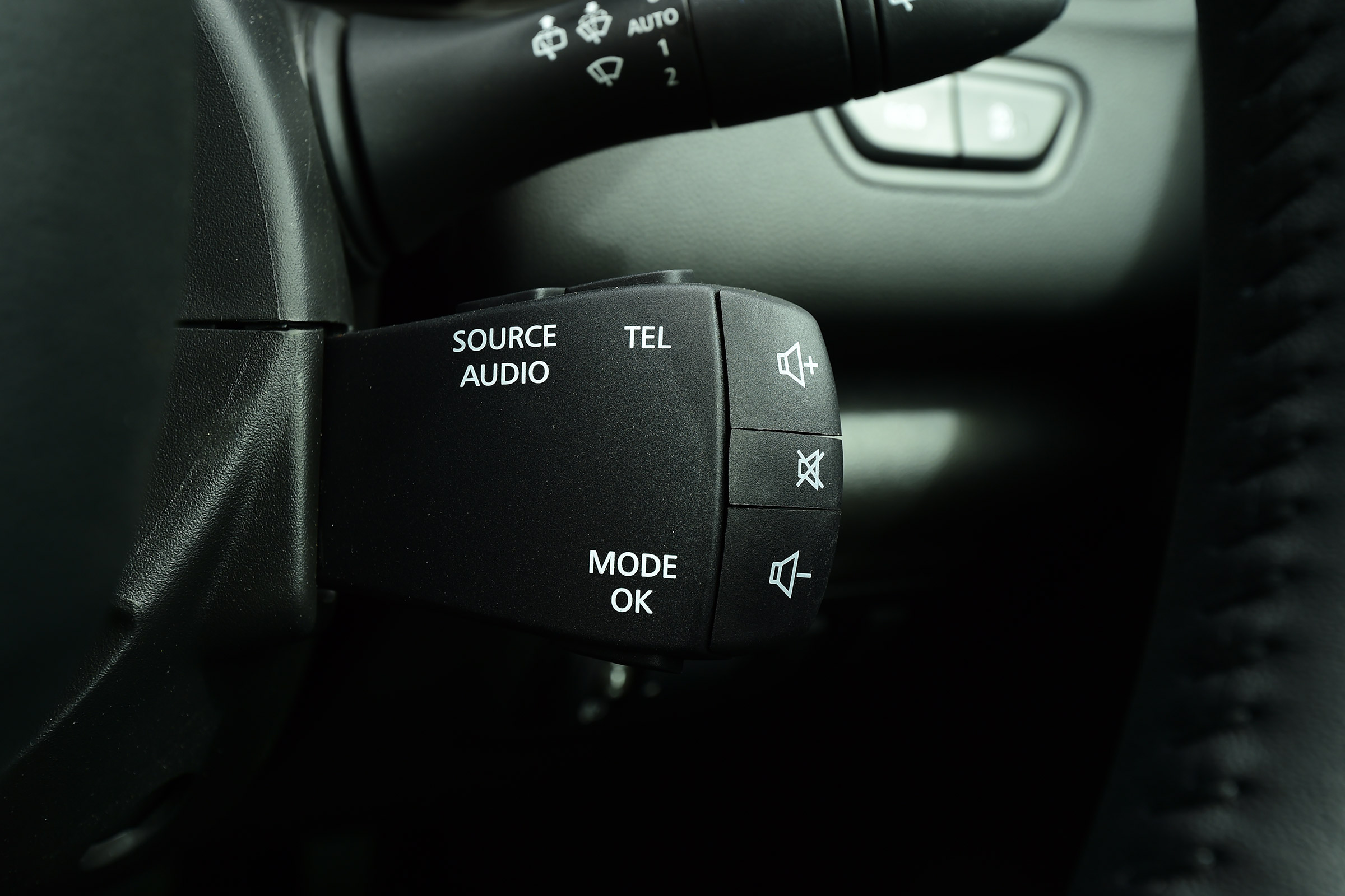 MG GS vs rivals - Renault Kadjar radio controls