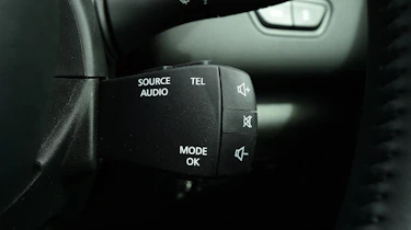 MG GS vs rivals - Renault Kadjar radio controls