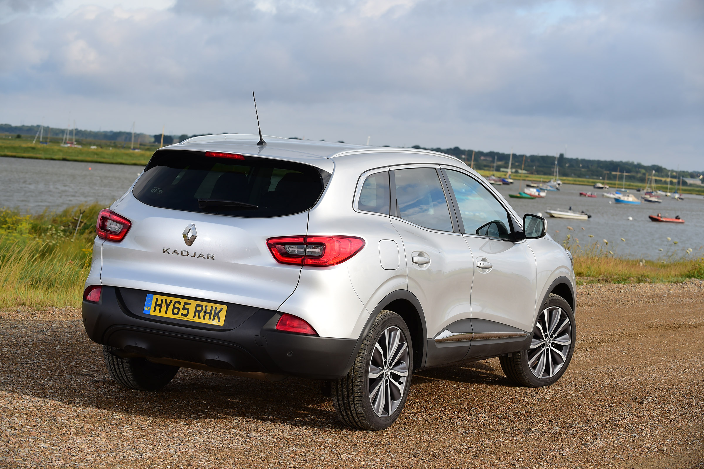 MG GS vs rivals - Renault Kadjar rear three quarter