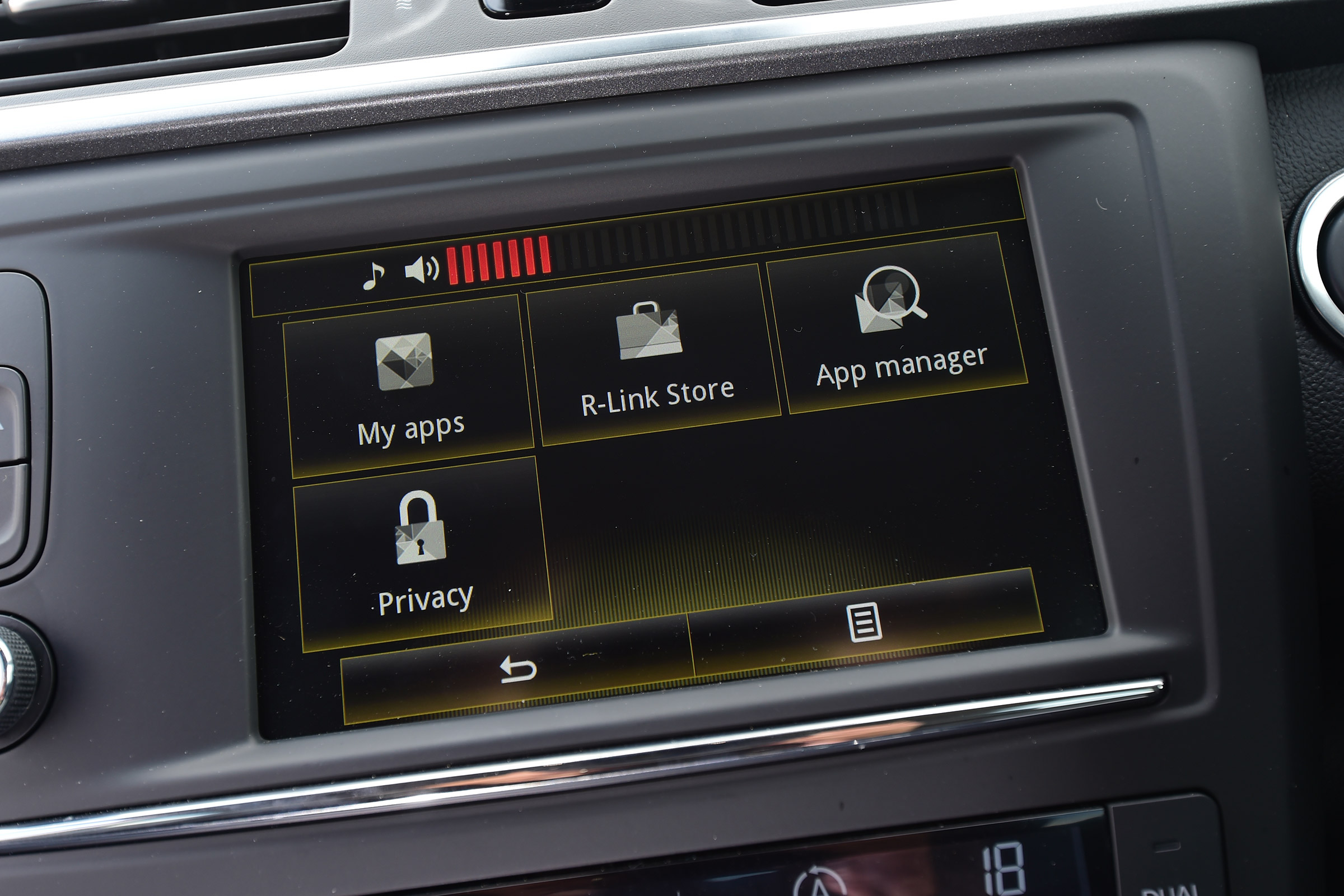 MG GS vs rivals - Renault Kadjar infotainment
