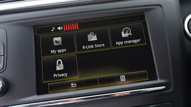 MG GS vs rivals - Renault Kadjar infotainment