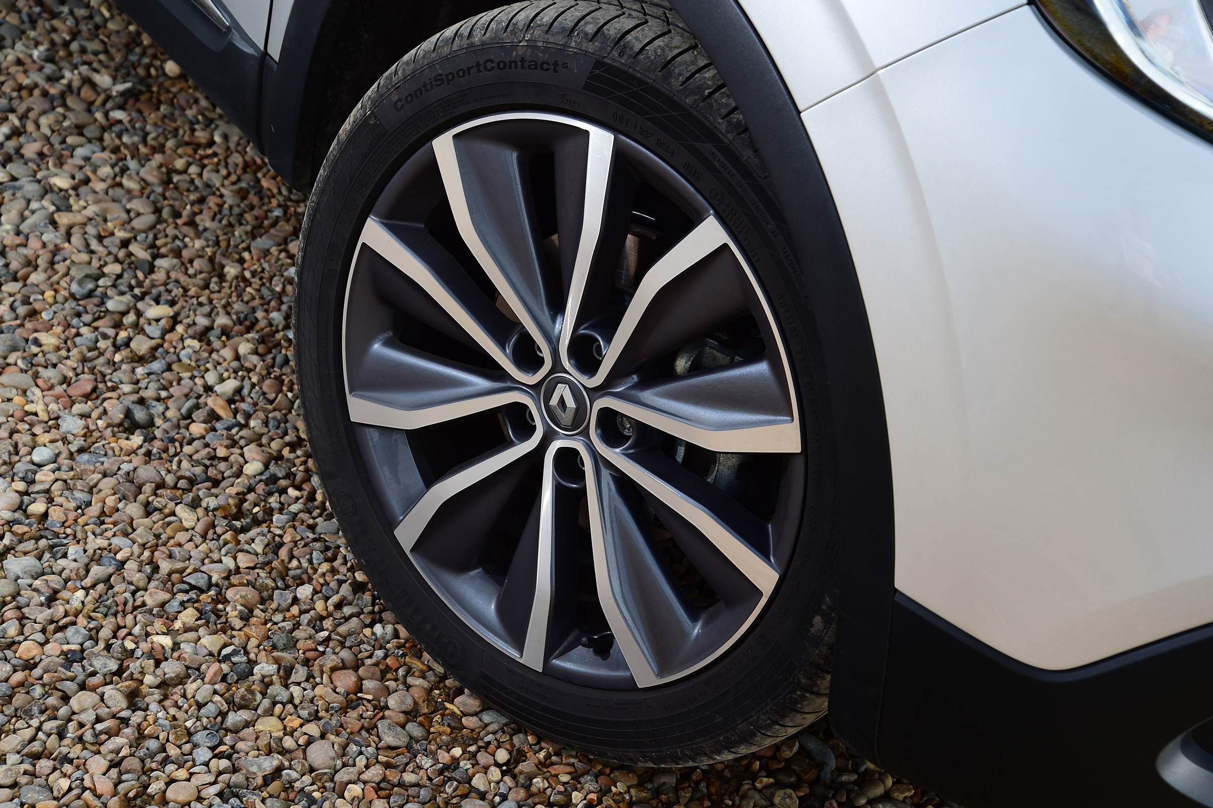 MG GS vs rivals - Renault Kadjar wheel
