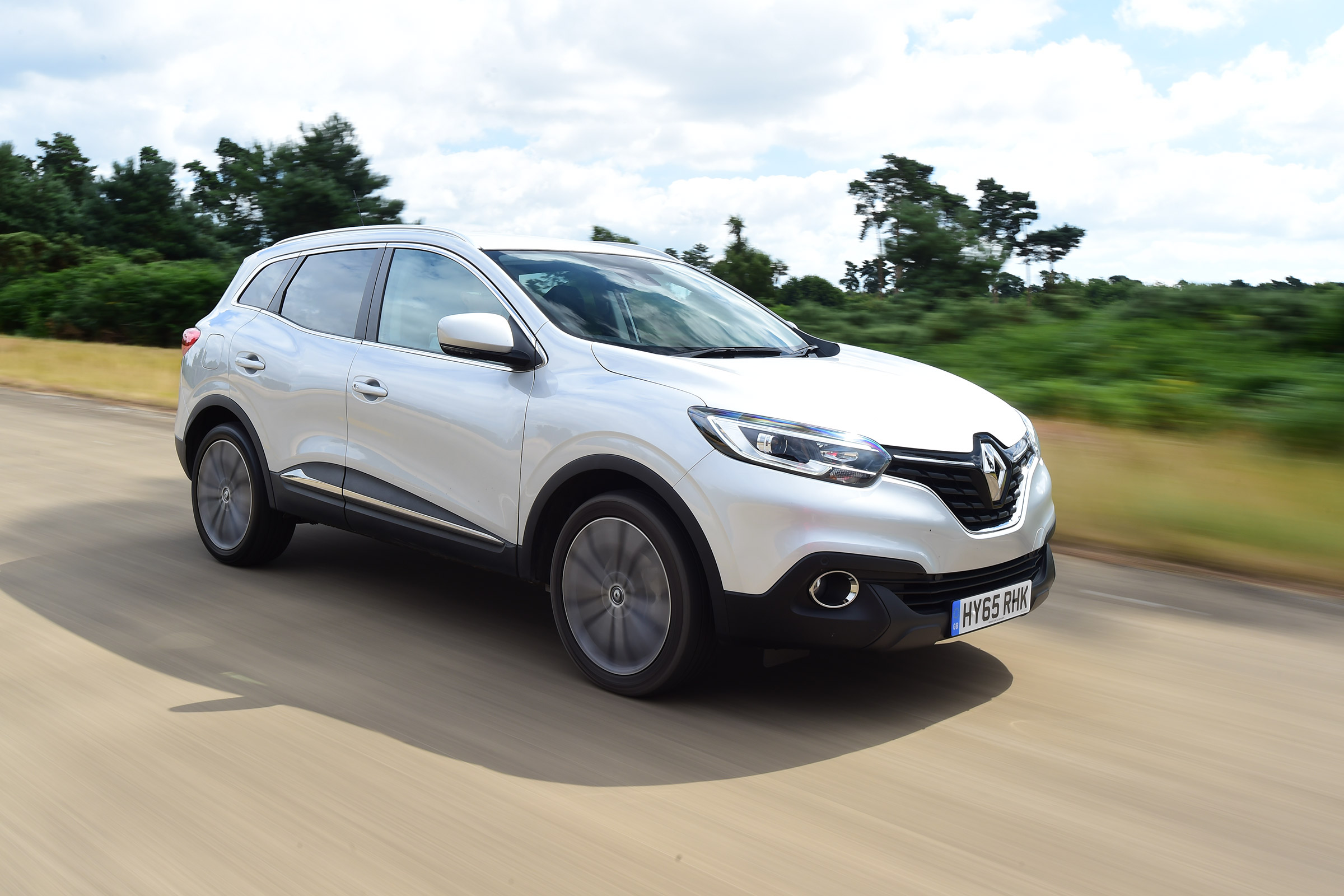 MG GS vs rivals - Renault Kadjar front tracking