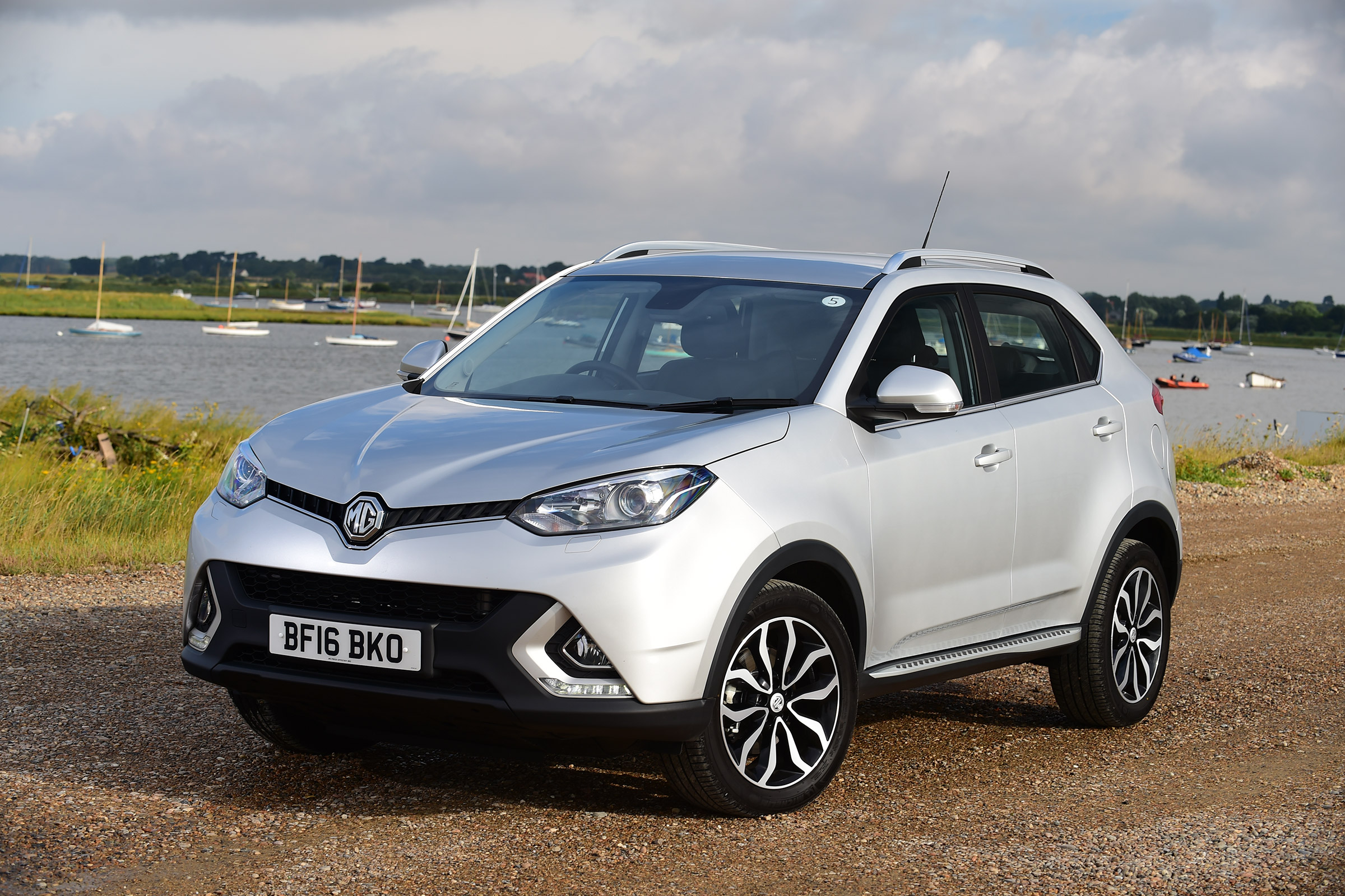 MG GS vs rivals - MG GS front three quarter