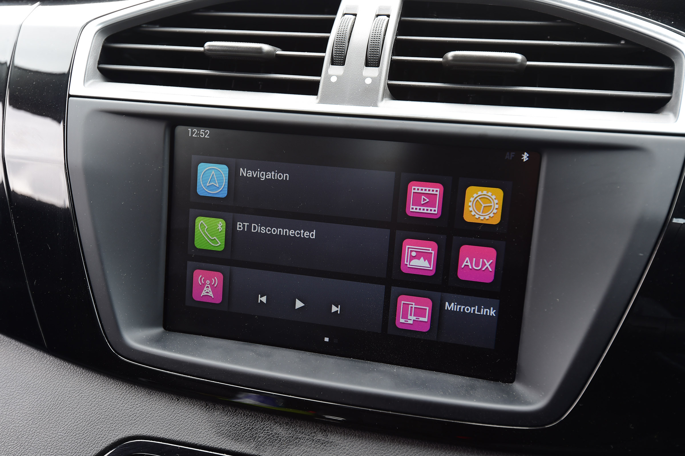 MG GS vs rivals - MG GS infotainment