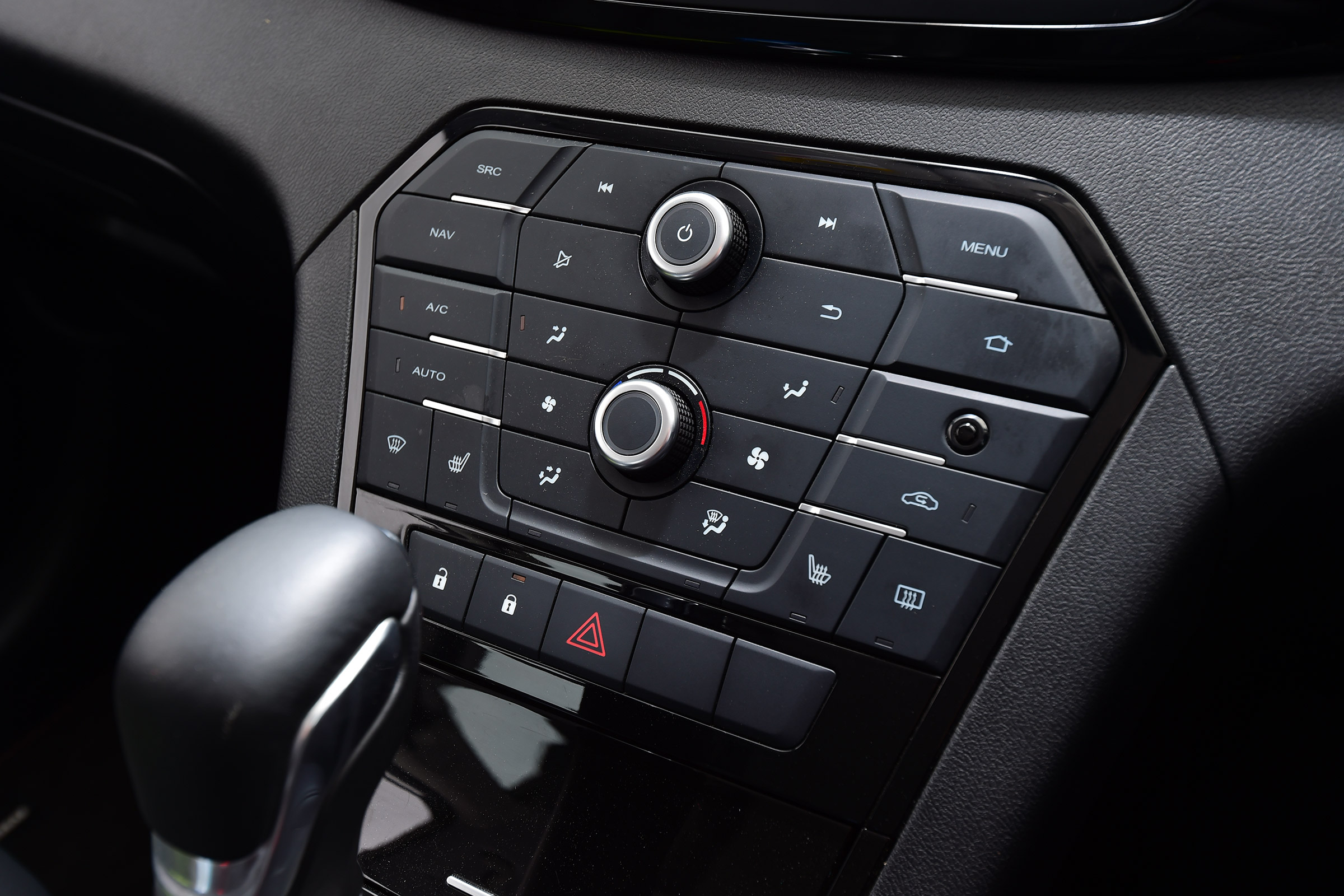 MG GS vs rivals - MG GS centre console
