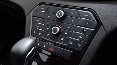 MG GS vs rivals - MG GS centre console
