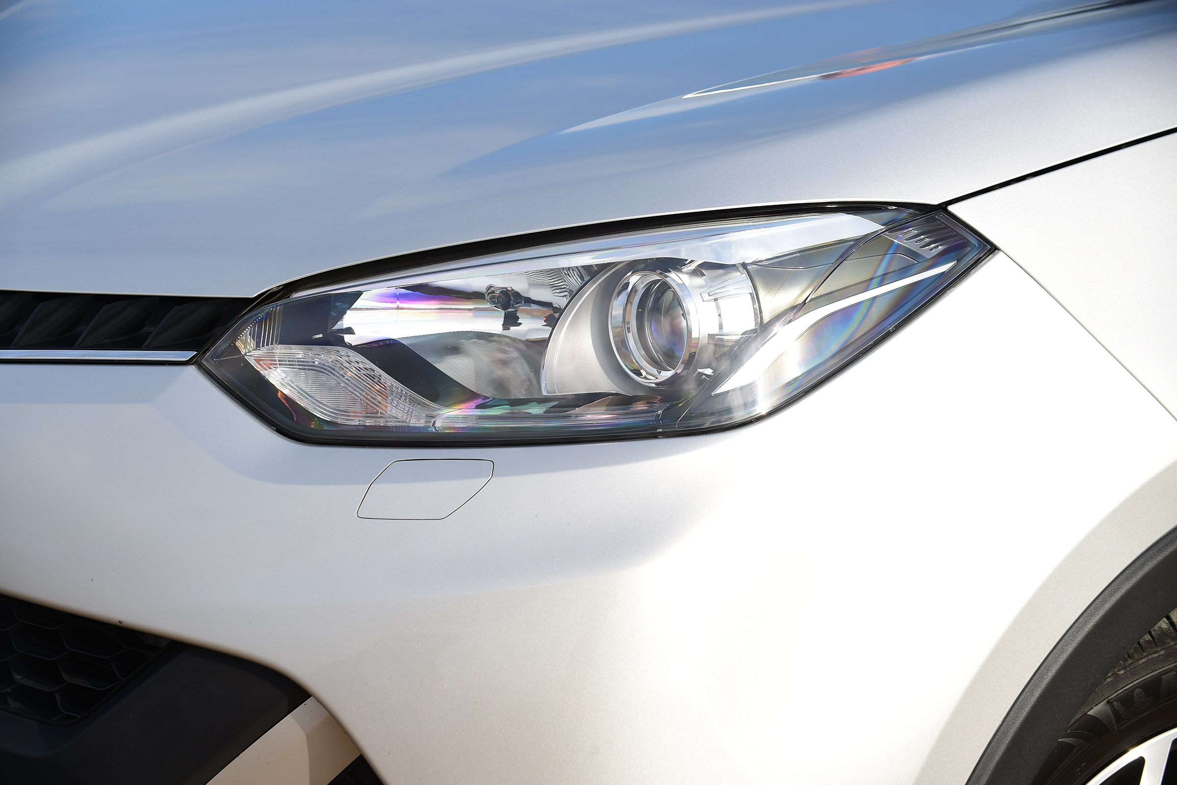 MG GS vs rivals - MG GS headlight