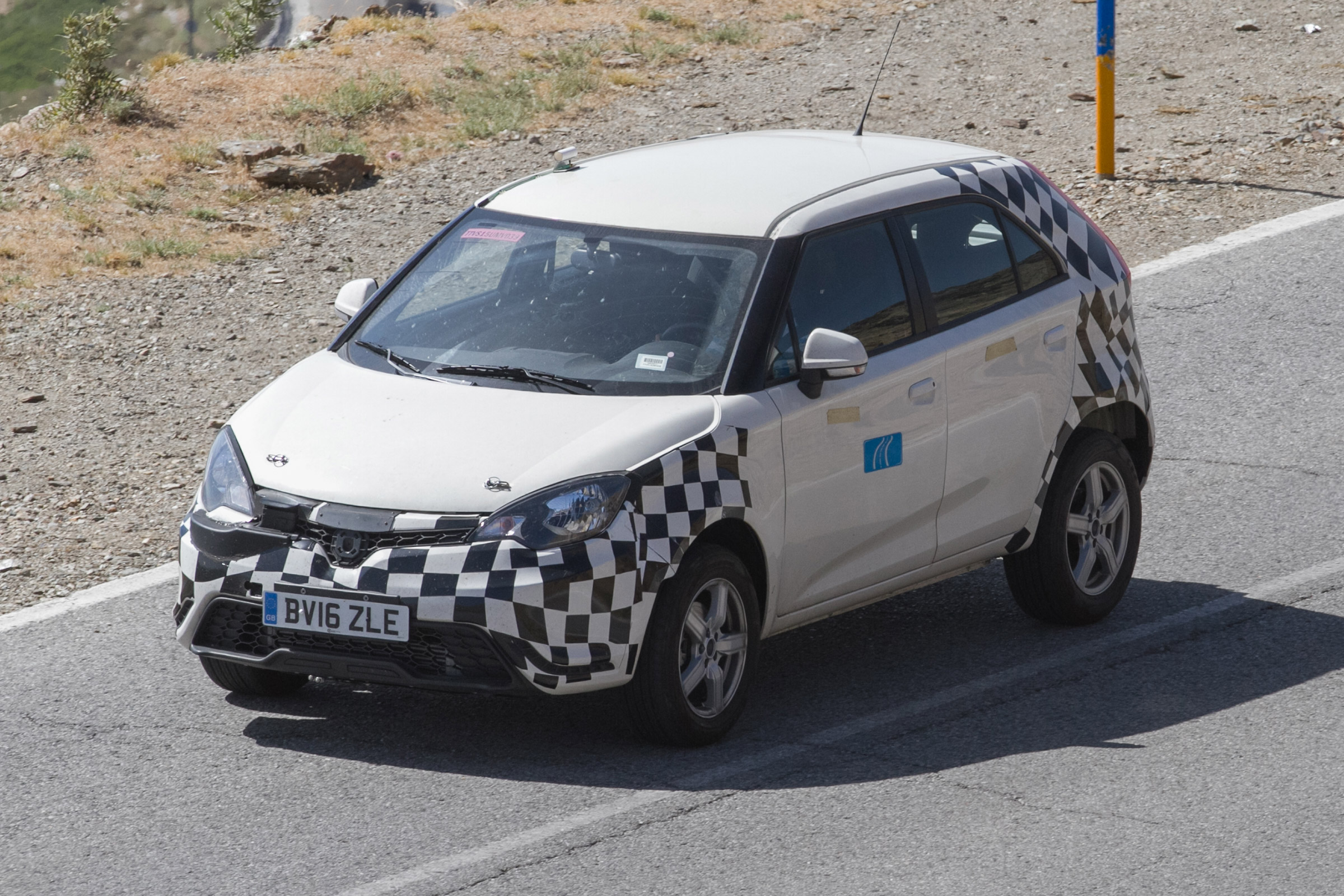 MG ZS spied - front/side action