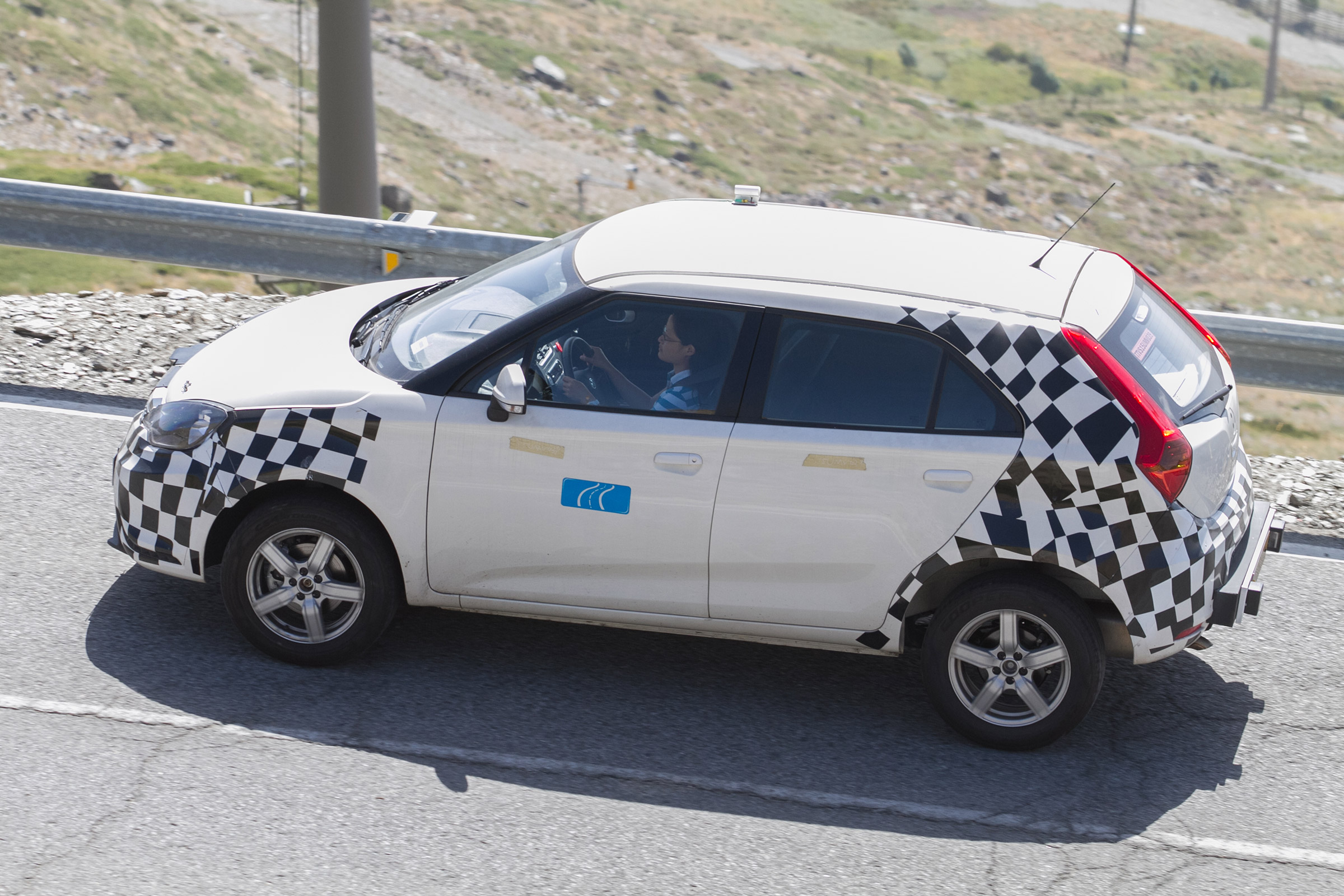MG ZS spied - side/rear action