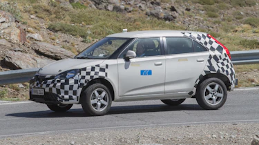 MG ZS spied - front action