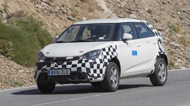 MG ZS spied - front