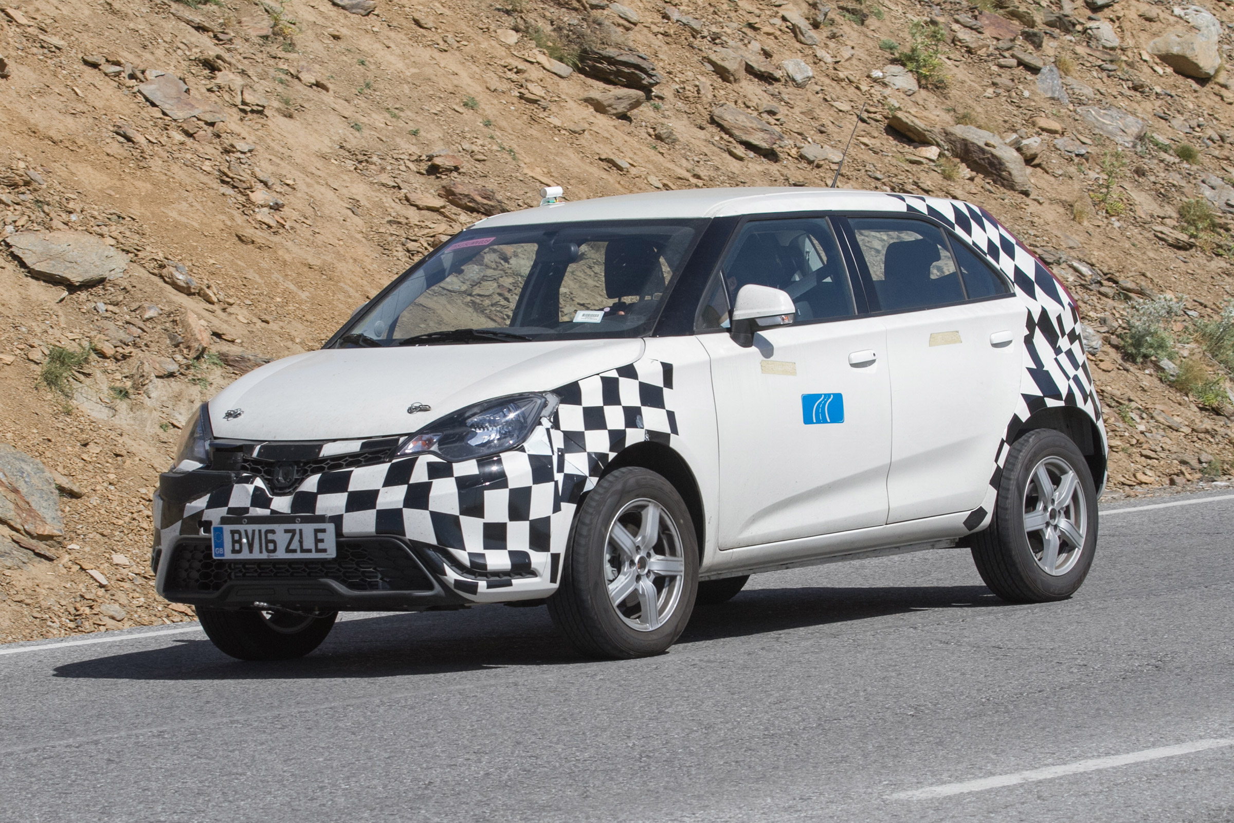 MG ZS spied - front/side