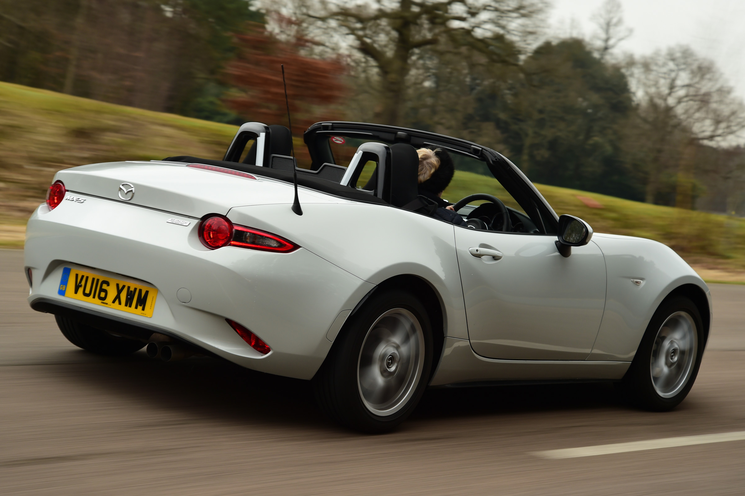 Long-term test review Mazda MX-5 - rear tracking