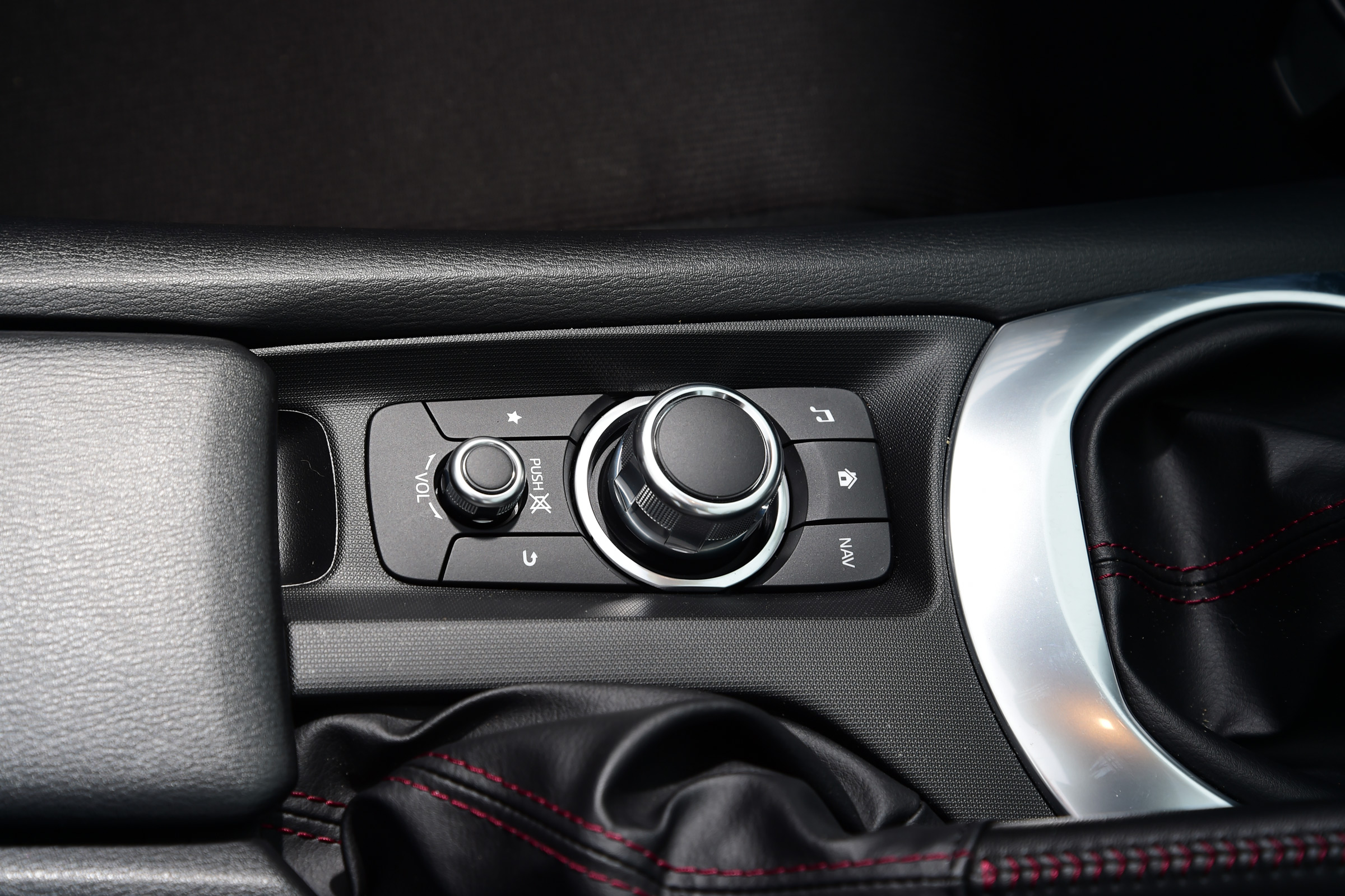 Long-term test review Mazda MX-5 - centre console