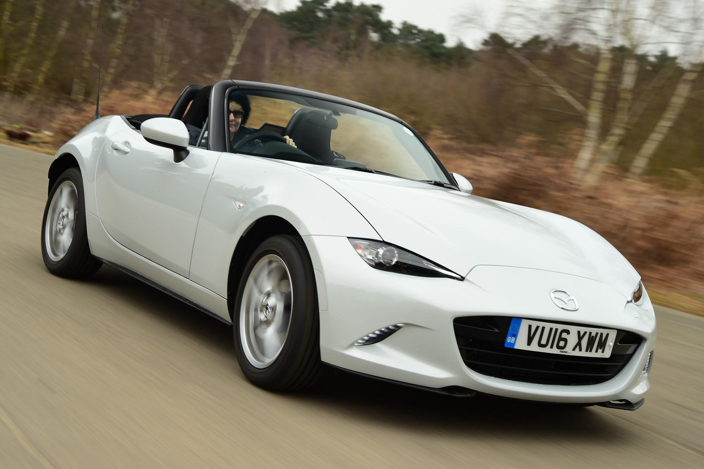 Long-term test review Mazda MX-5 - front cornering