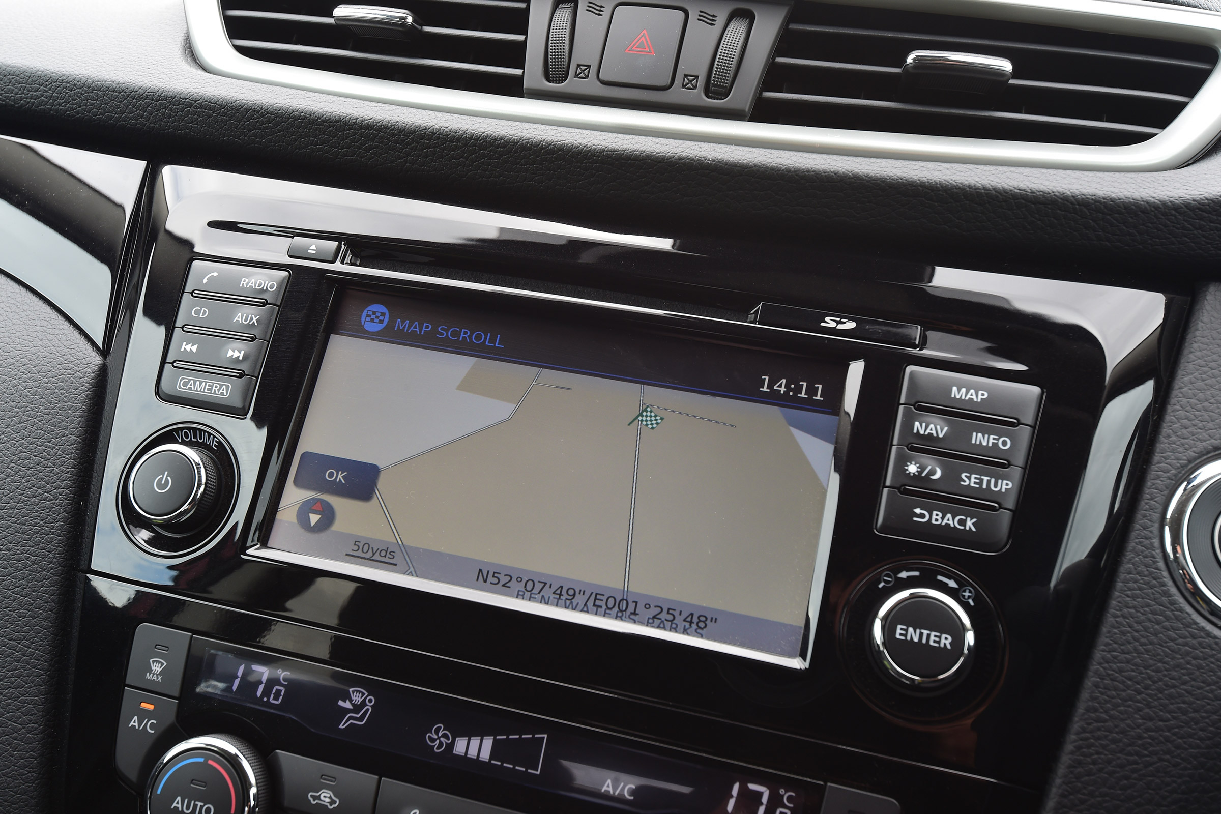 MG GS vs rivals - Nissan Qashqai infotainment