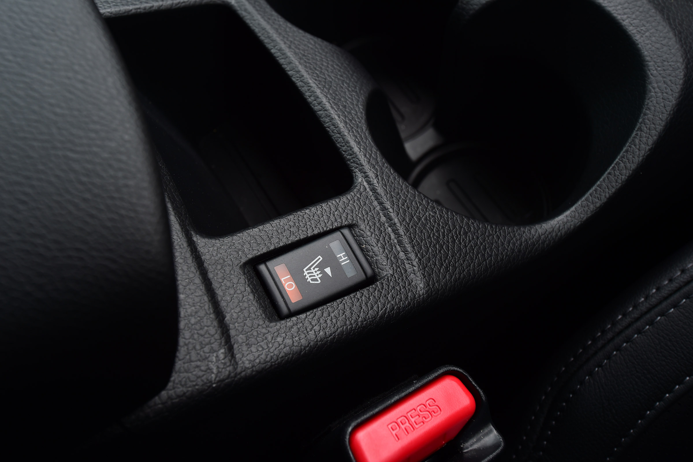 MG GS vs rivals - Nissan Qashqai heated seats