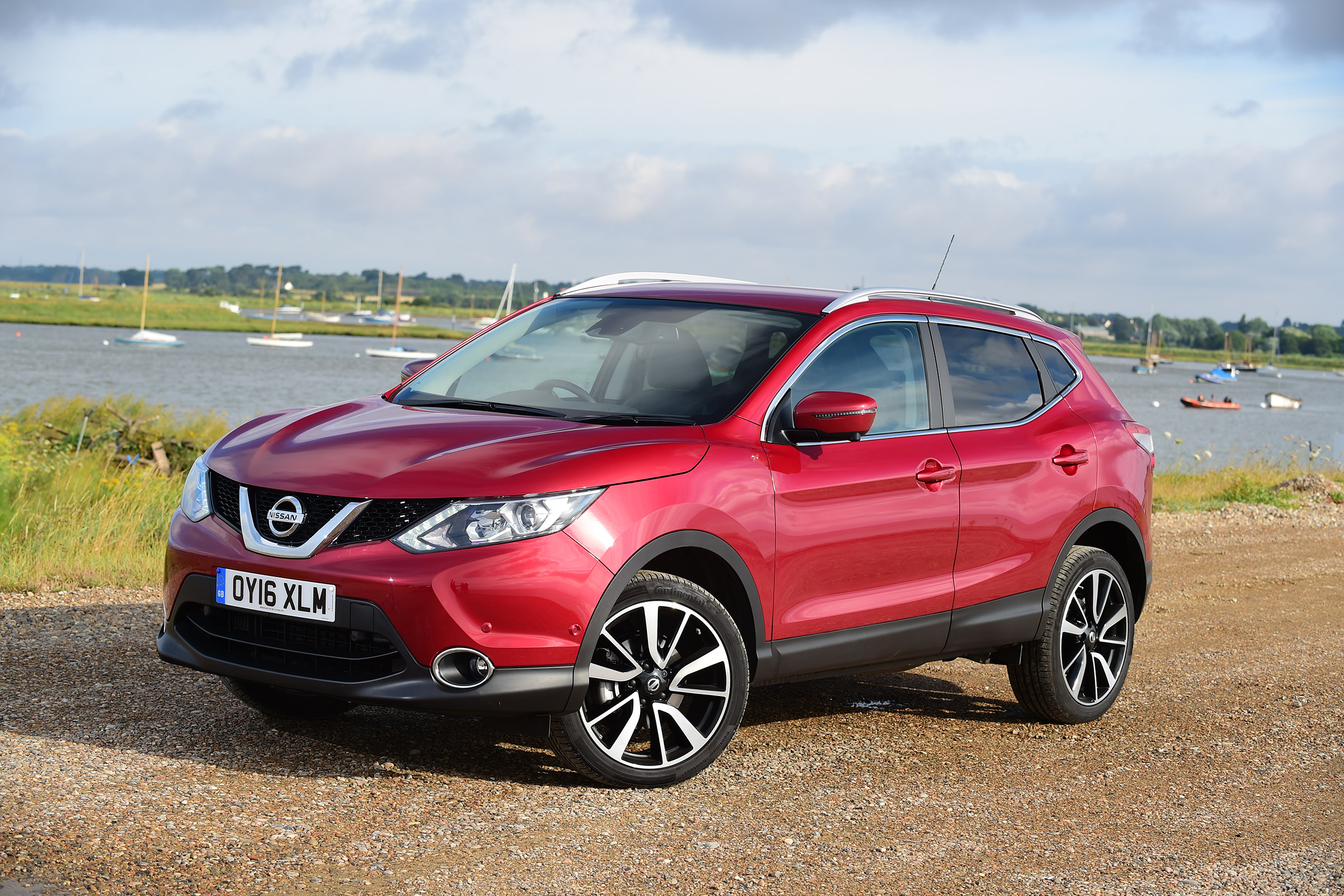 MG GS vs rivals - Nissan Qashqai front three quarter