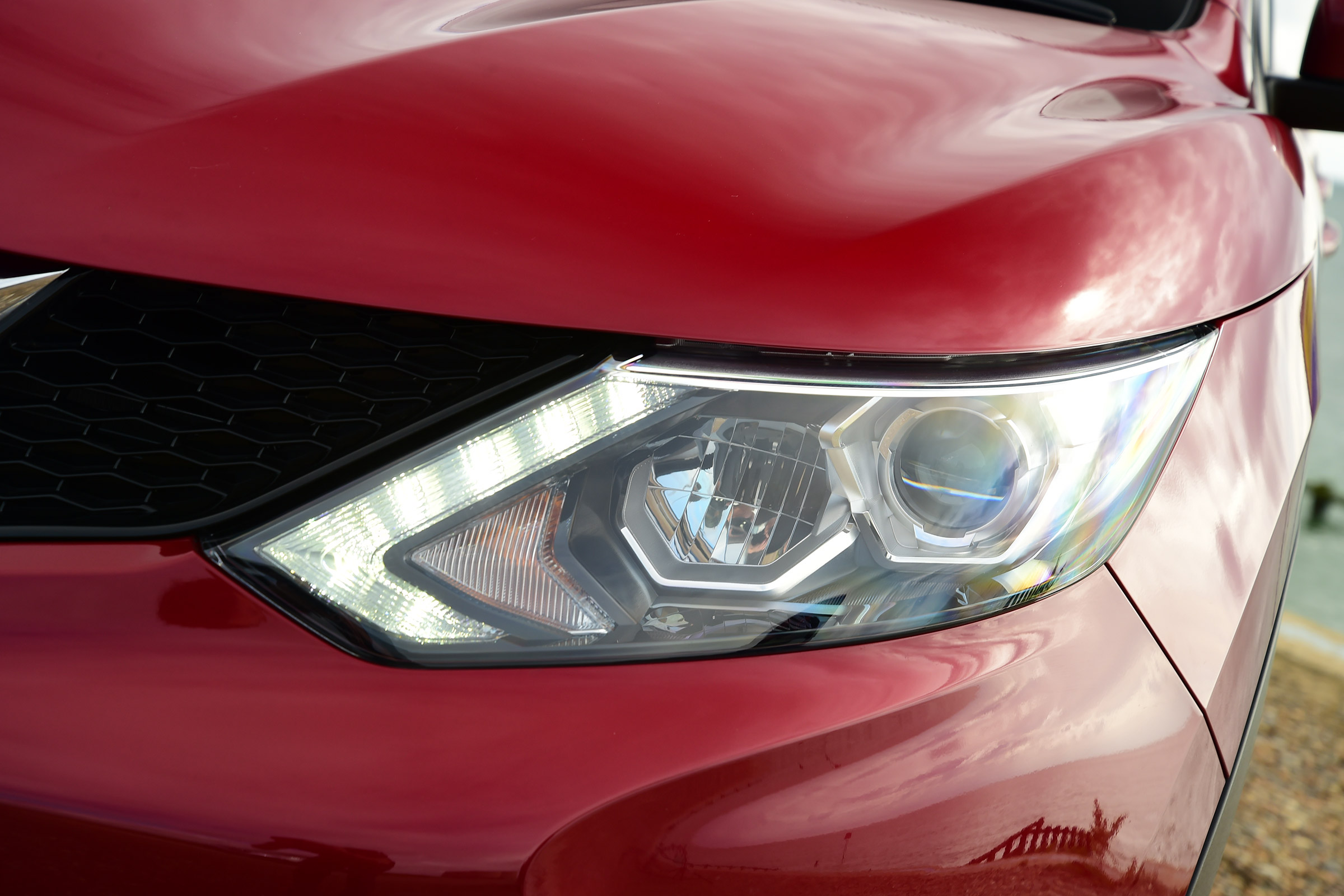 MG GS vs rivals - Nissan Qashqai headlight