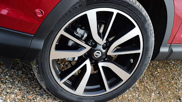 MG GS vs rivals - Nissan Qashqai alloy wheel