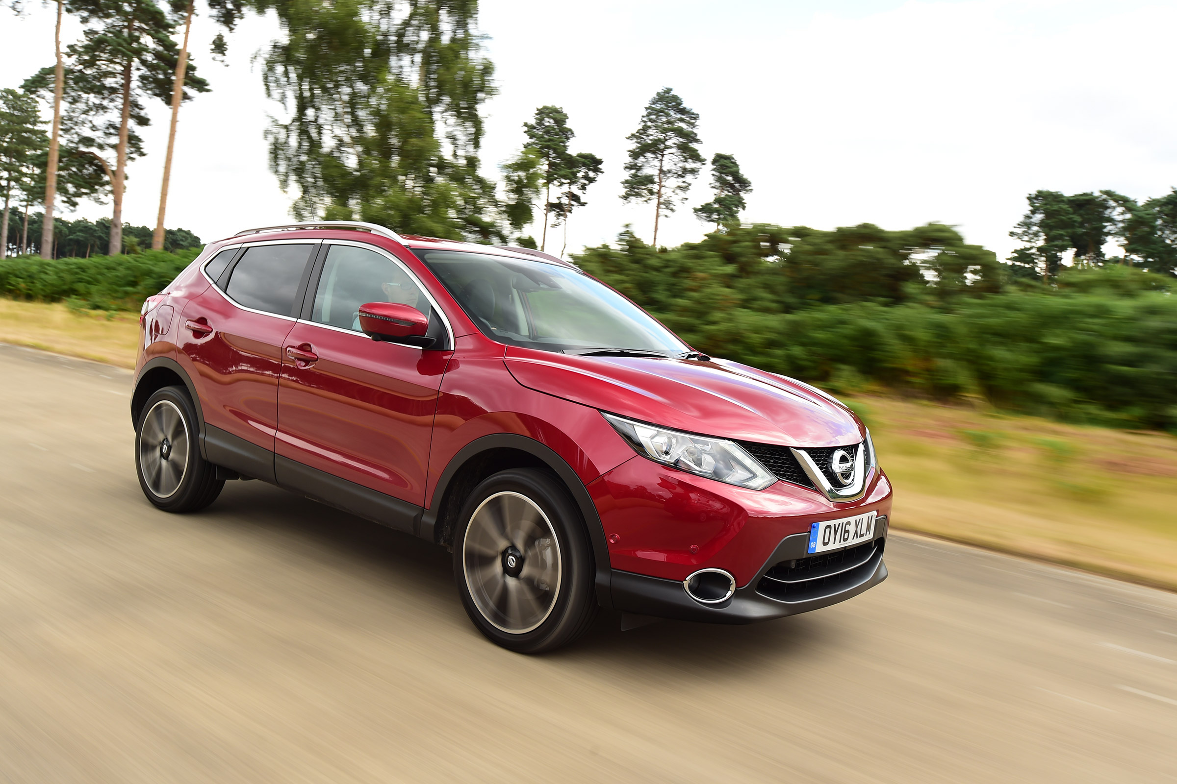 Nissan Qashqai front tracking
