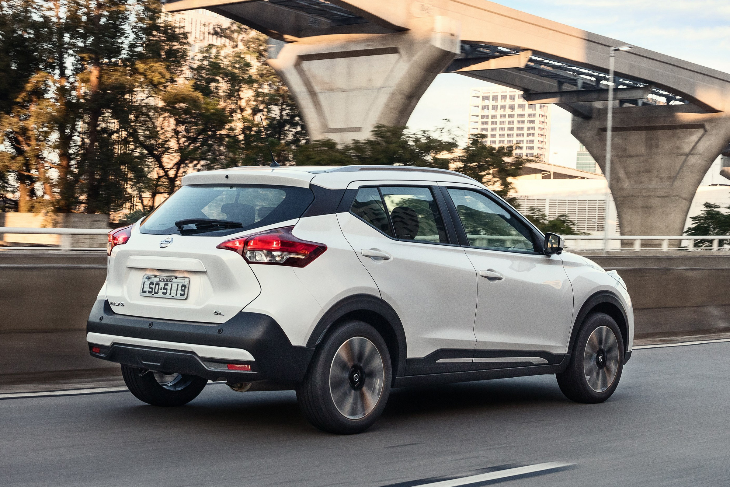 Nissan Kicks SUV - rear tracking 2