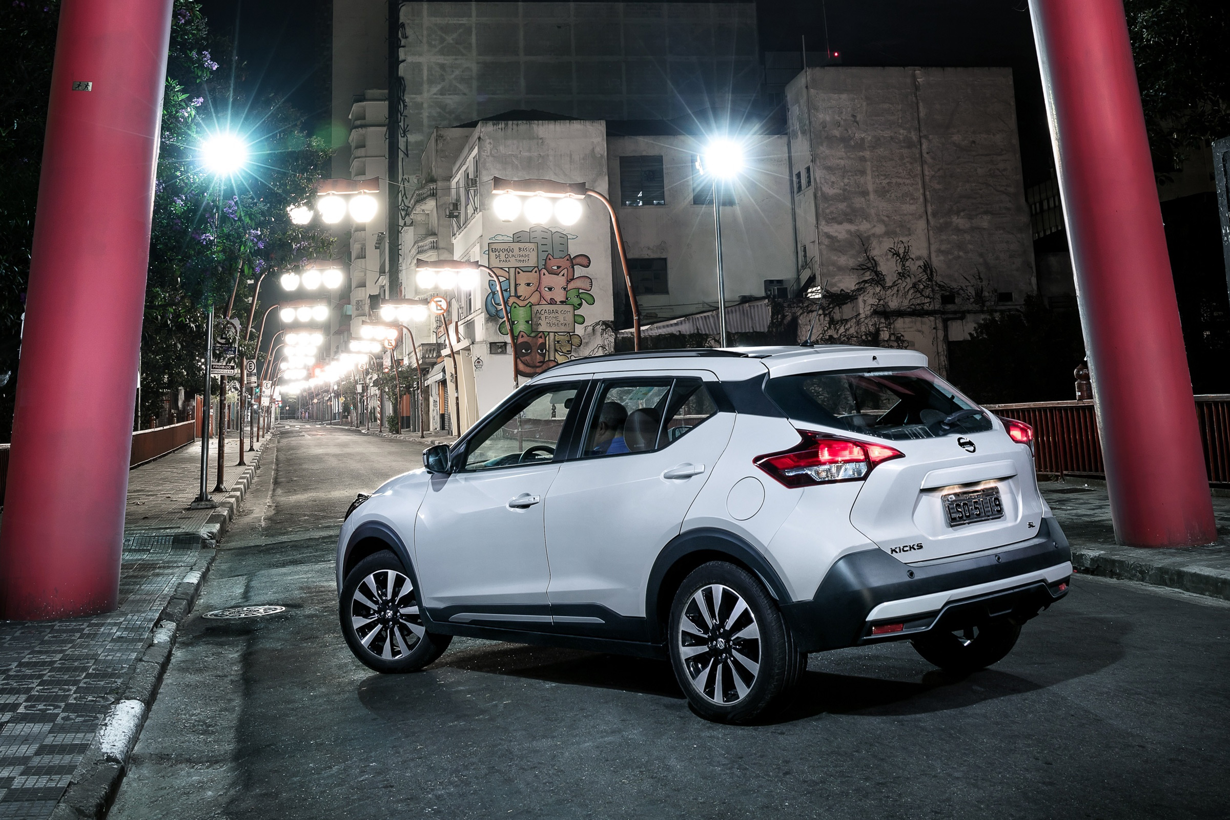 Nissan Kicks SUV - rear quarter 3