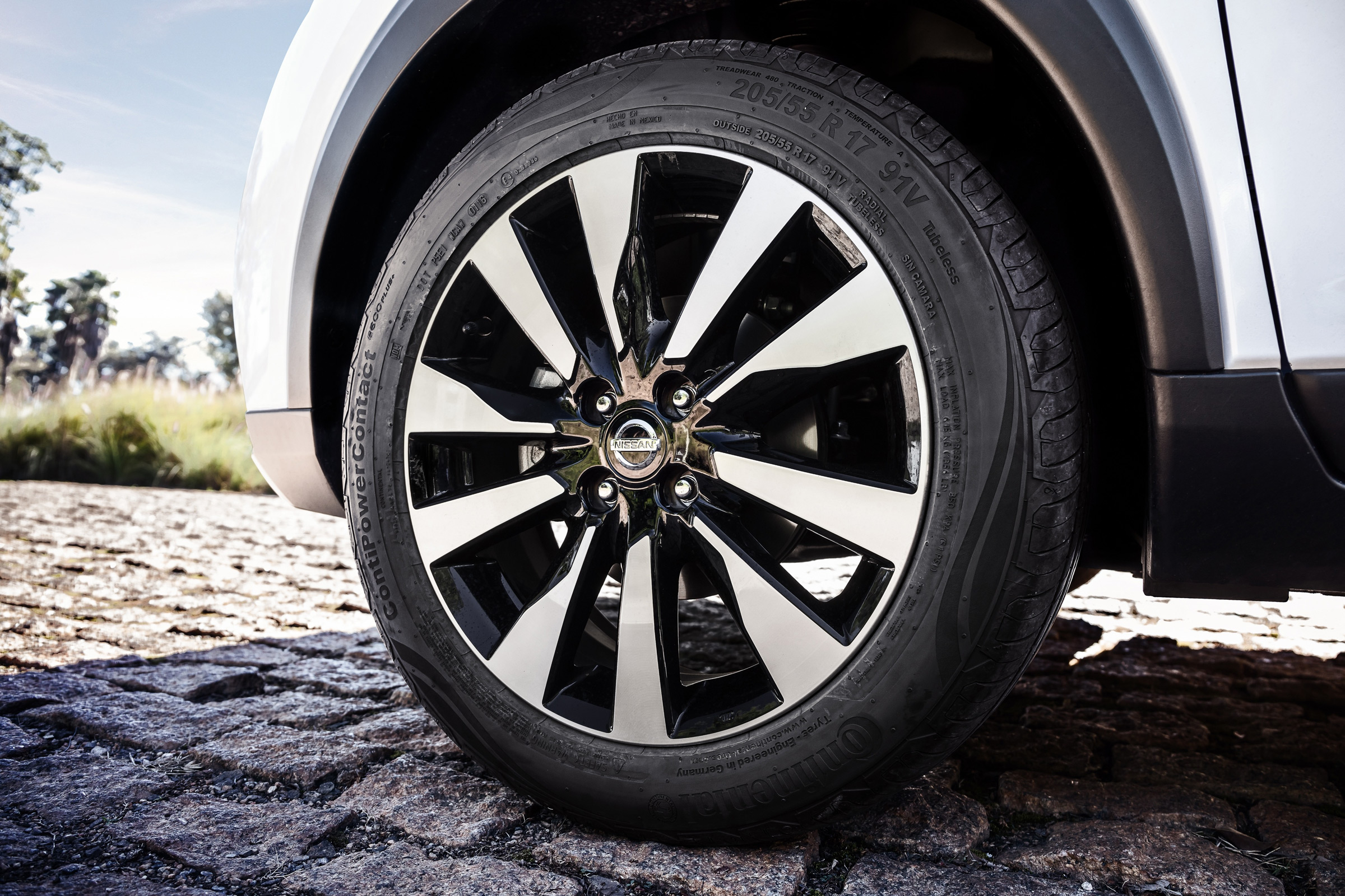 Nissan Kicks SUV - wheel
