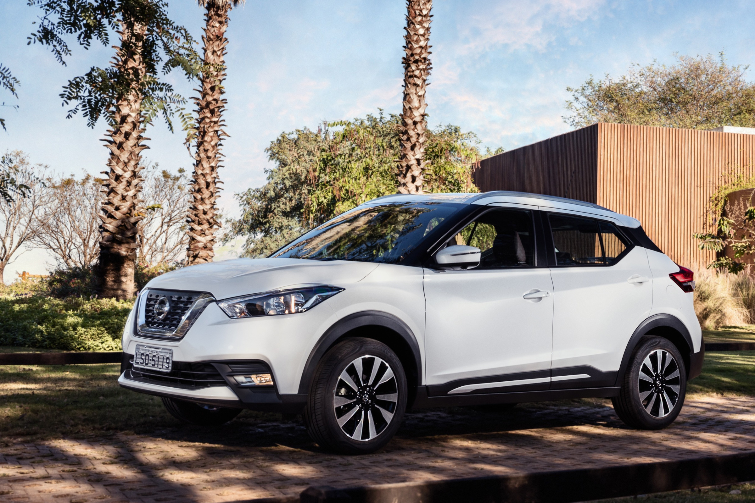 Nissan Kicks SUV - front quarter 2