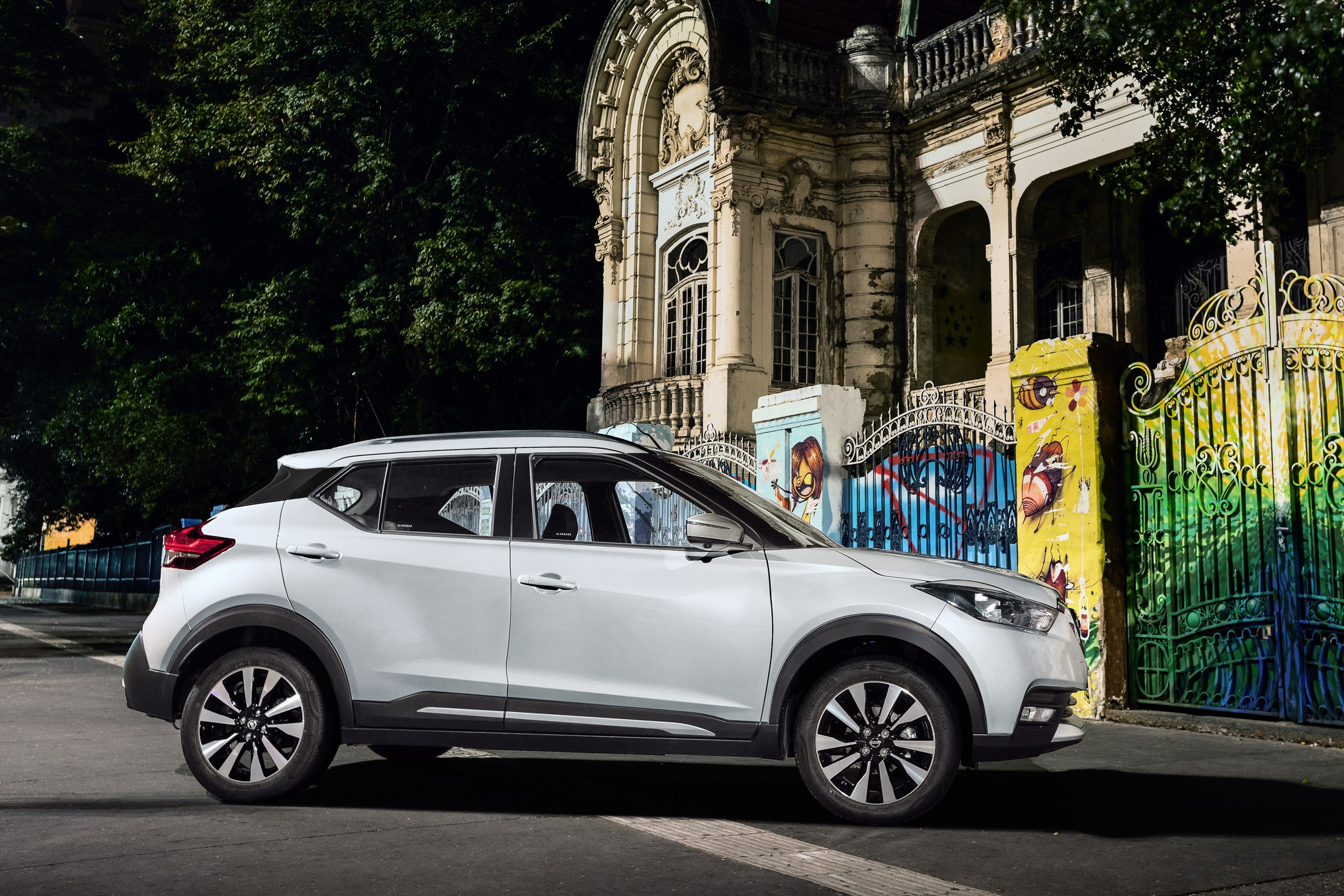 Nissan Kicks SUV - side