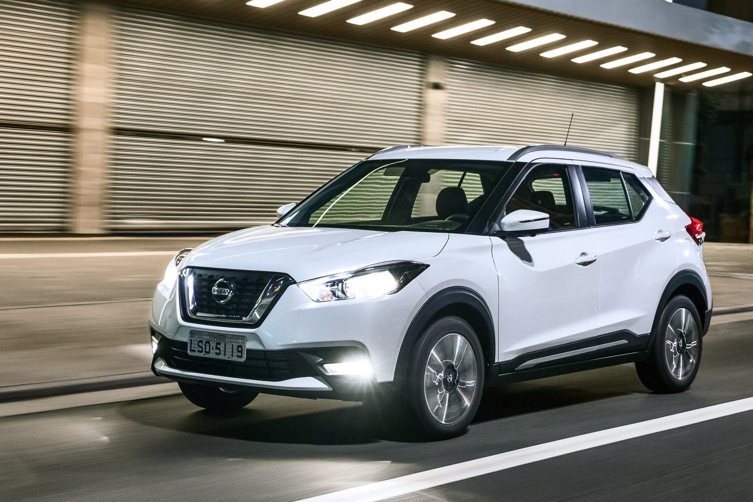 Nissan Kicks SUV - front tracking 2