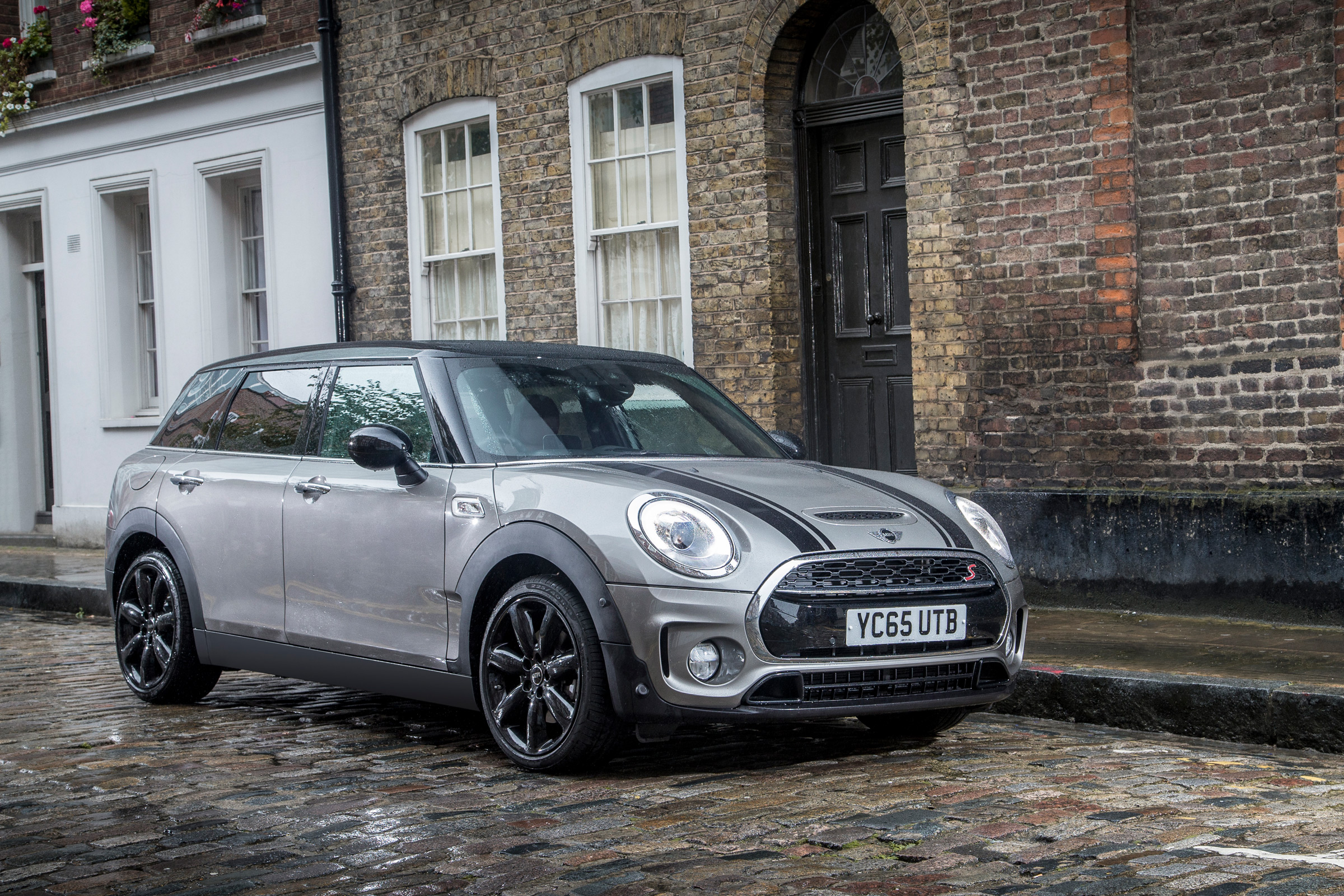 MINI Clubman ALL4 - front quarter
