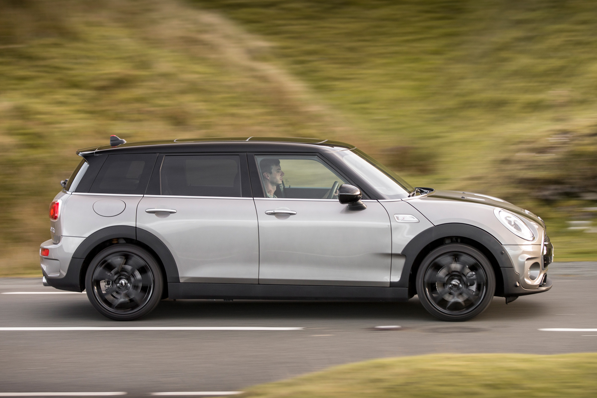 MINI Clubman ALL4 - side tracking