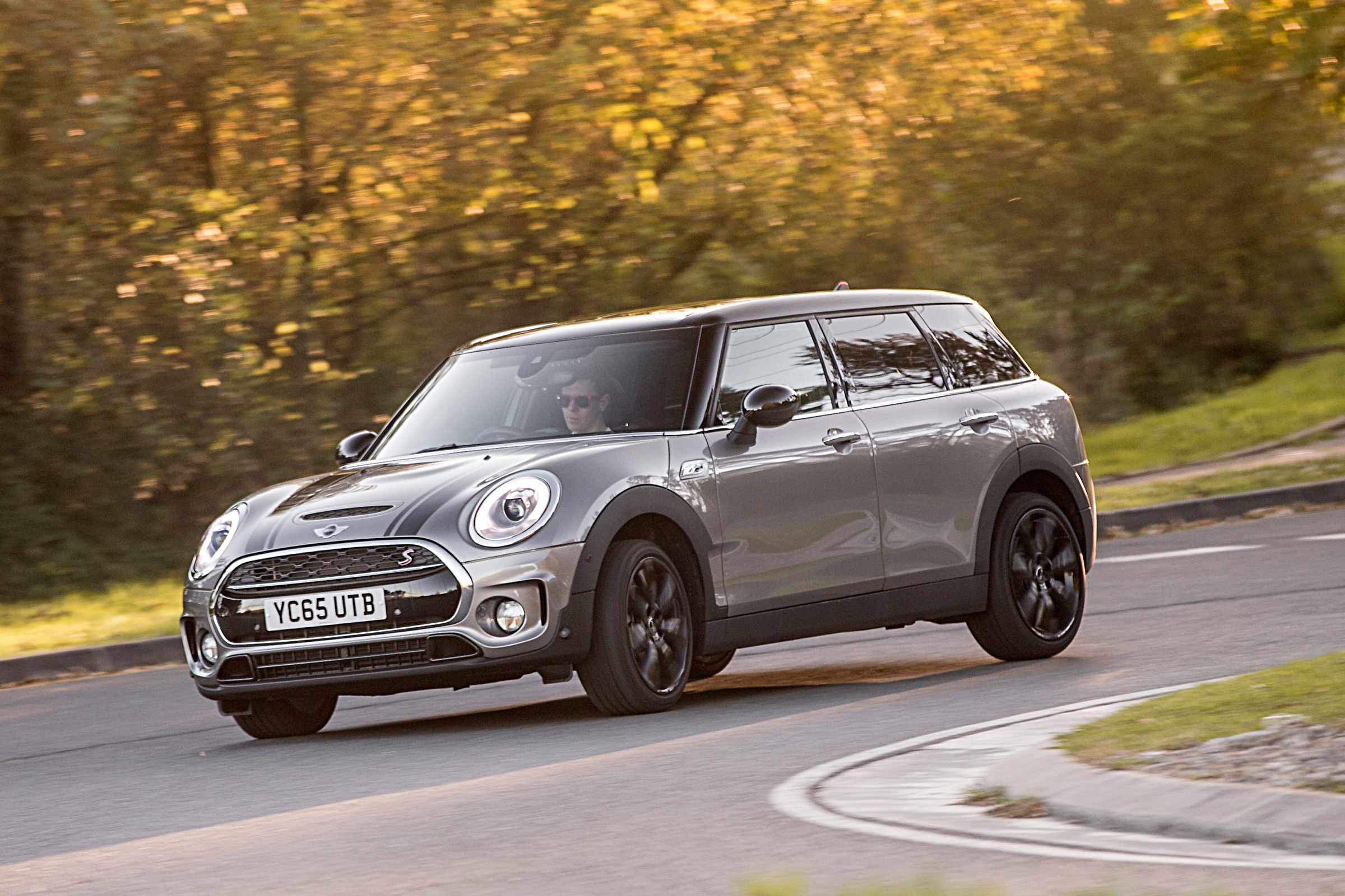 MINI Clubman ALL4 - front cornering 2