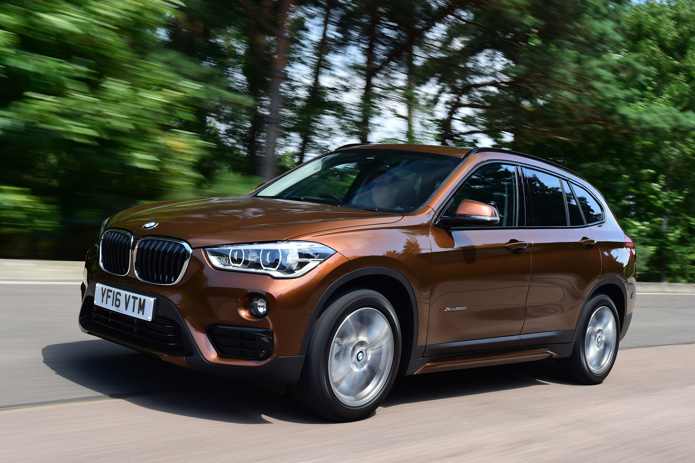 BMW X1 2016 - front tracking