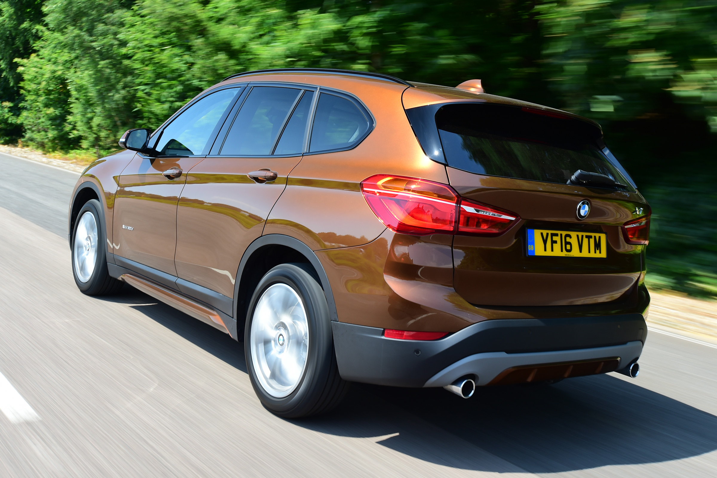 BMW X1 2016 - rear tracking