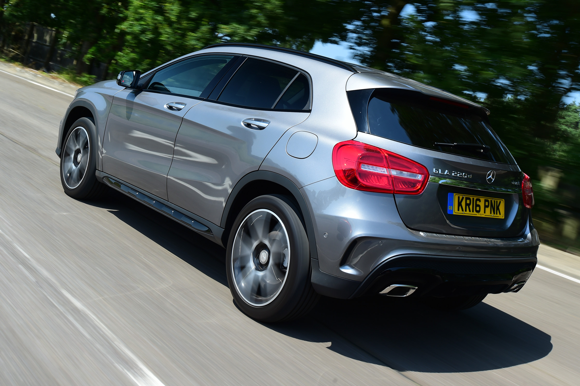 Mercedes GLA 2016 - rear tracking