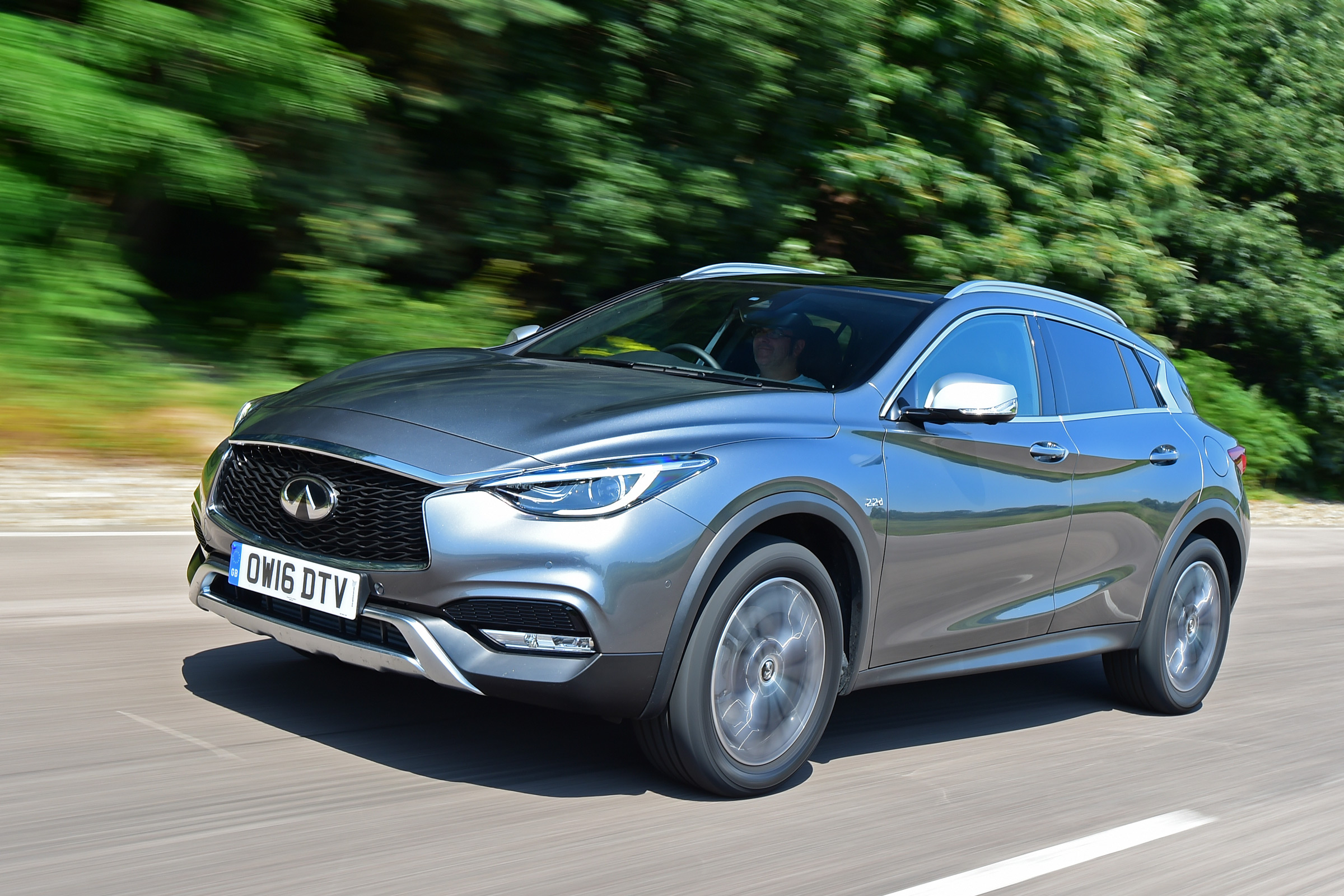 Infiniti QX30 2016 - front tracking