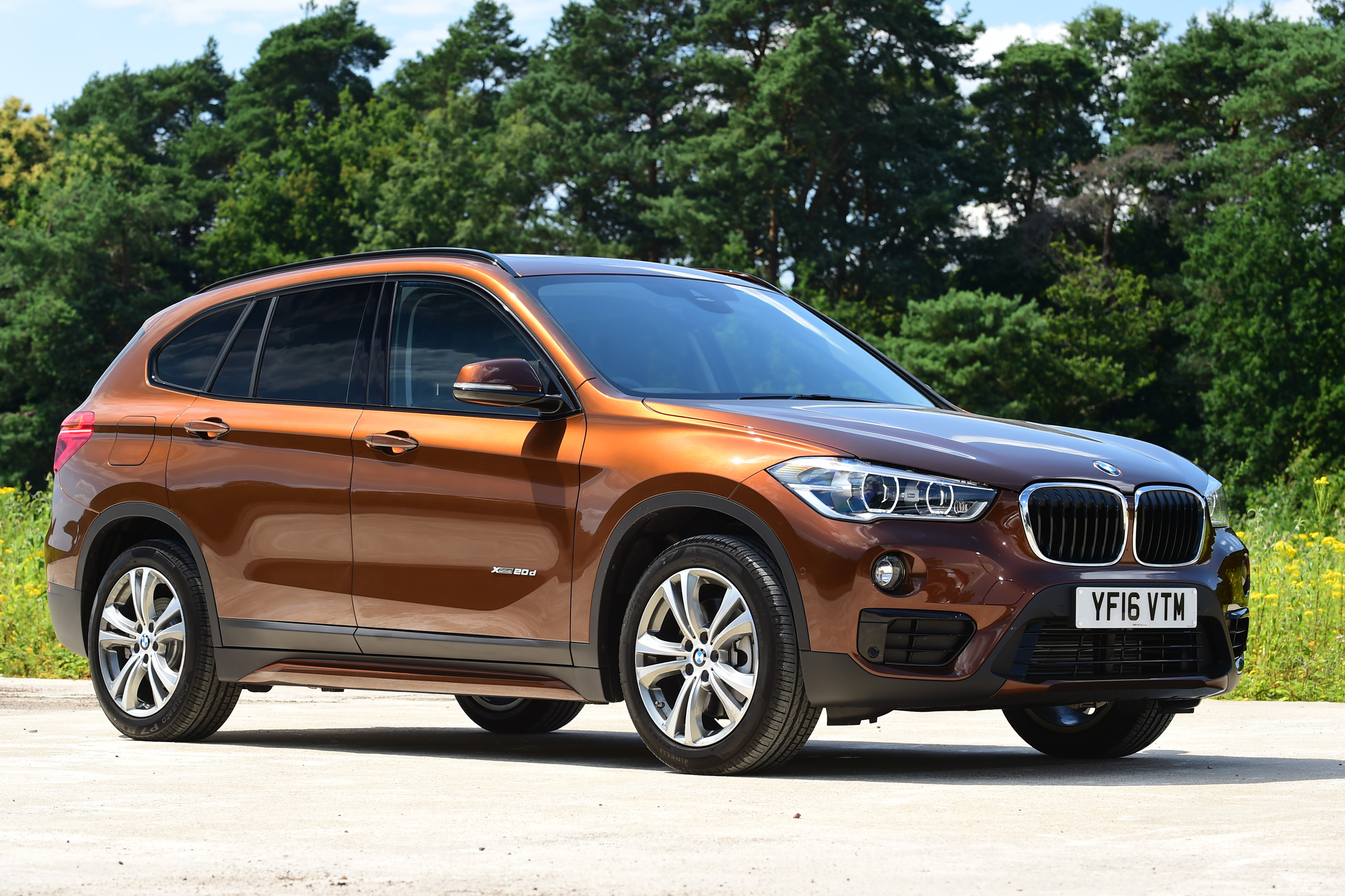 BMW X1 2016 - front quarter